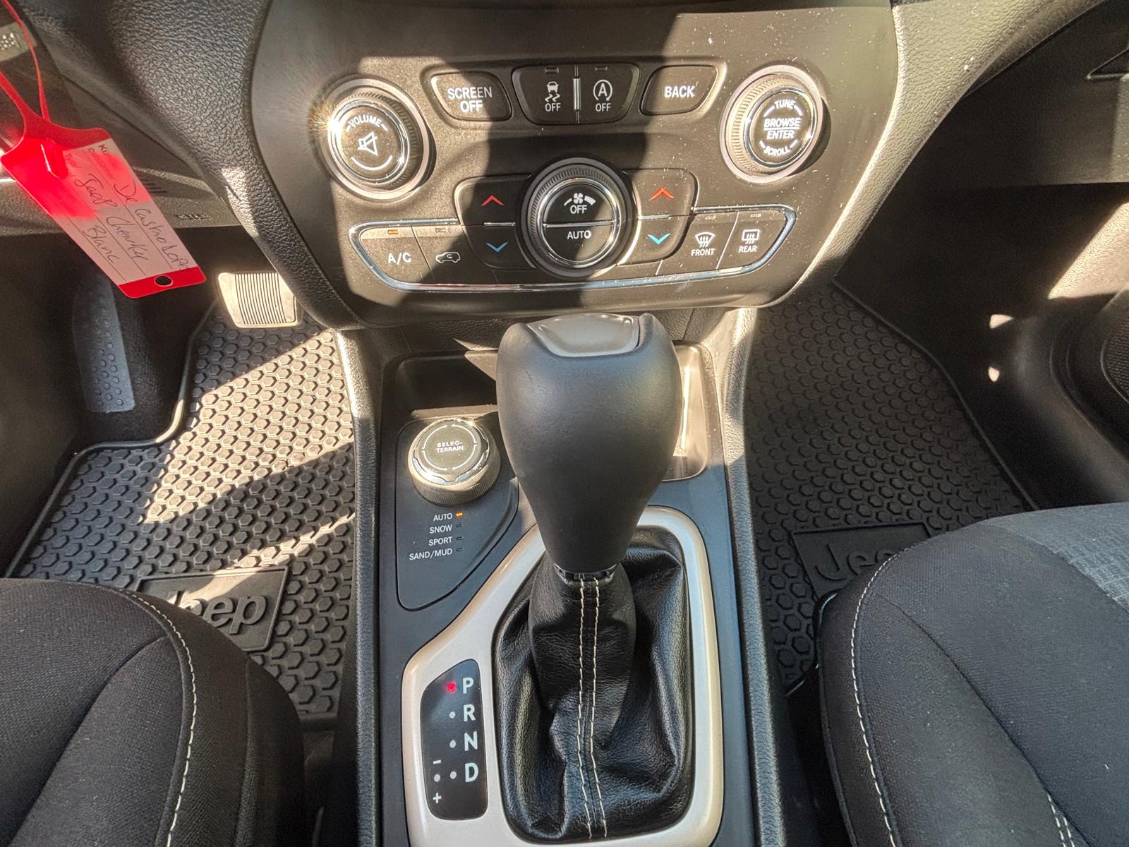 JEEP Cherokee 2.2TD Longitude Sw- Black Ed. AWD 9ATX-image-7