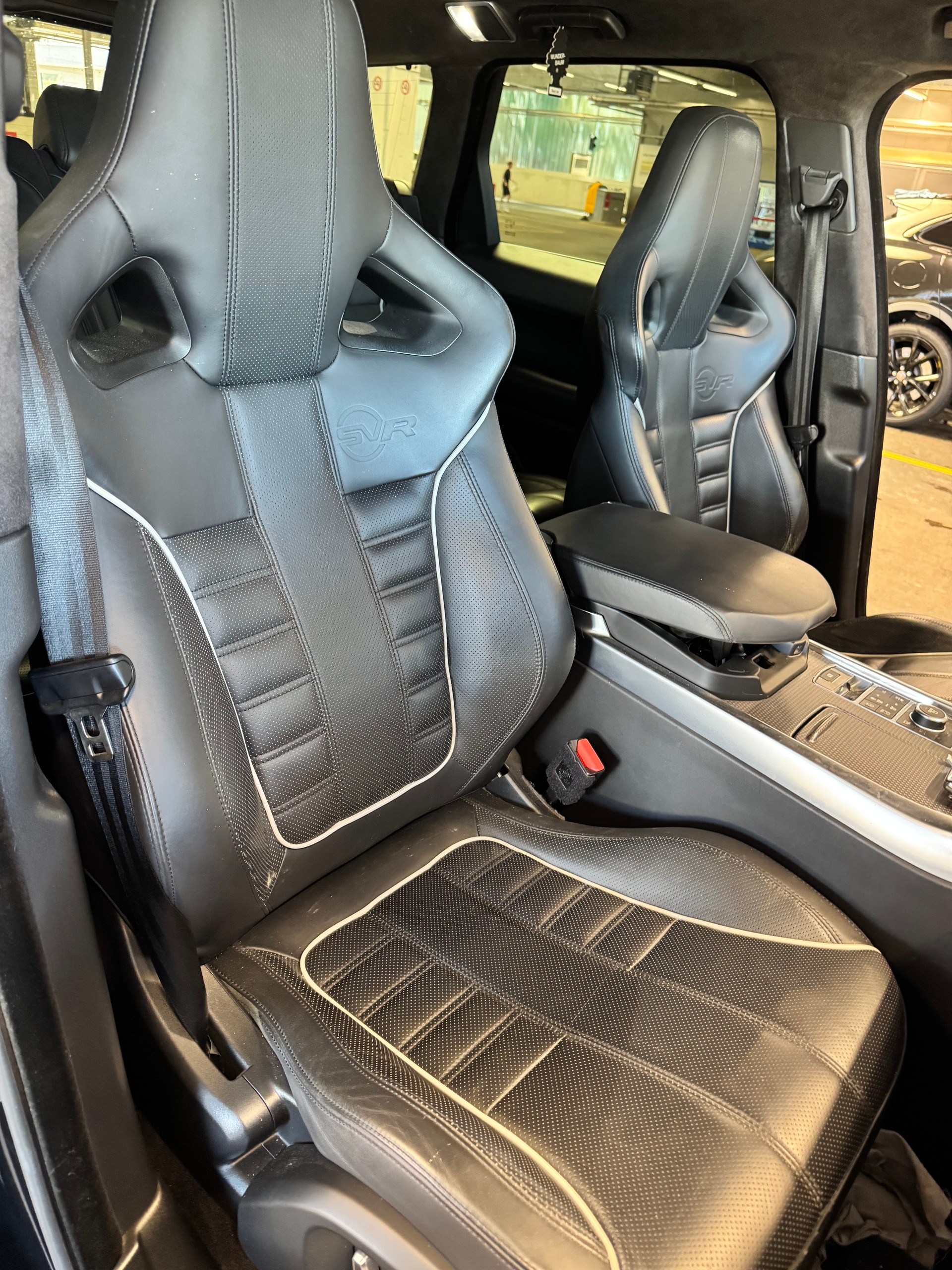 LAND ROVER 5.0 V8 SC SVR-image-4