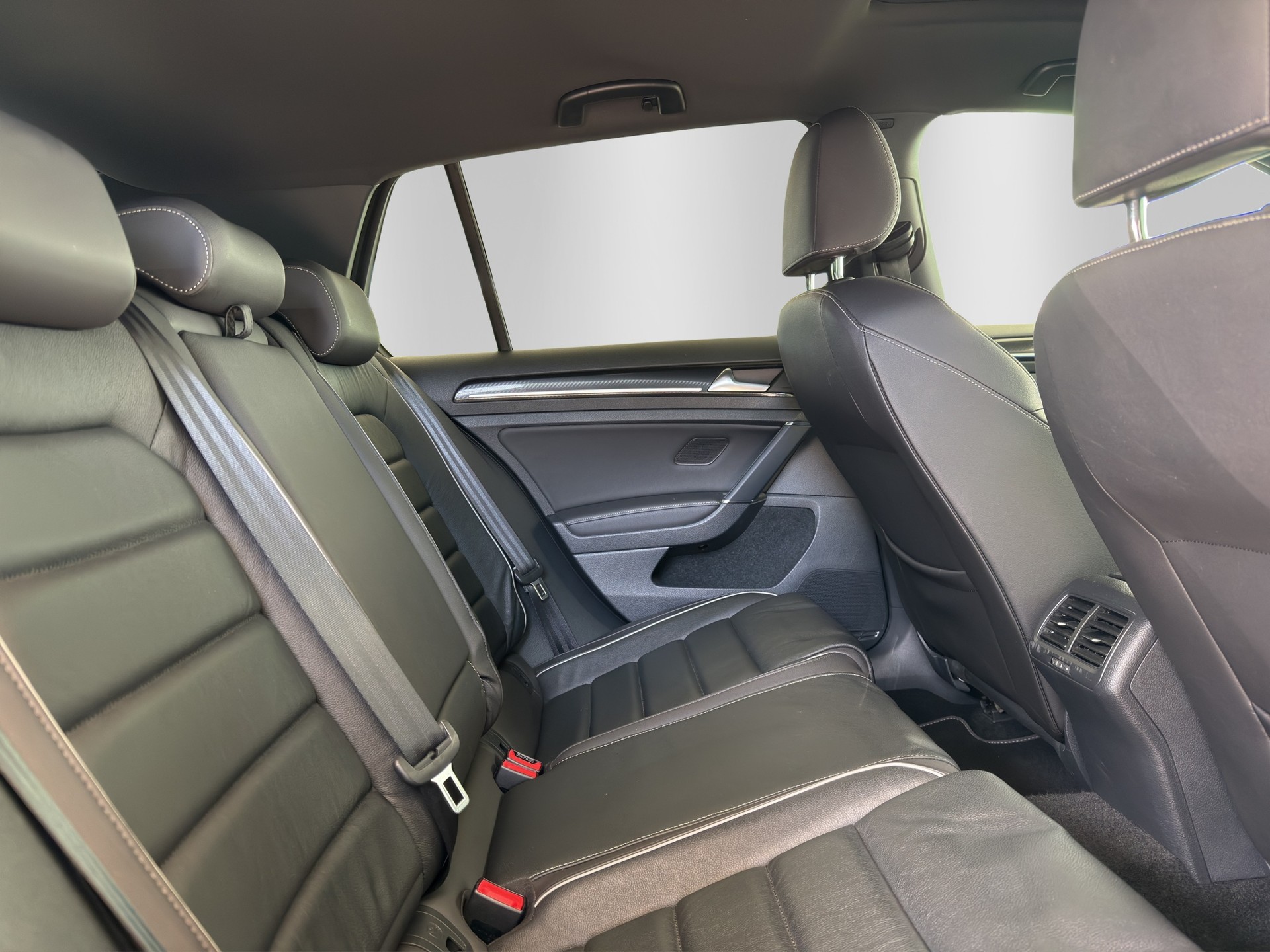 VW Golf 2.0 TSI R 4Motion DSG-image-14