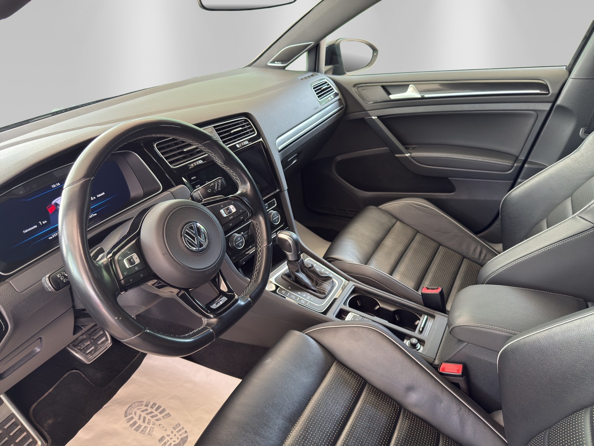 VW Golf 2.0 TSI R 4Motion DSG-image-7