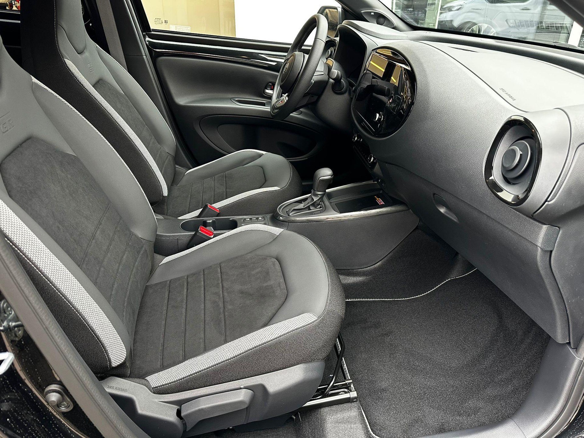 TOYOTA Aygo X 1.5 VVT-i HSD GR Sport-image-12