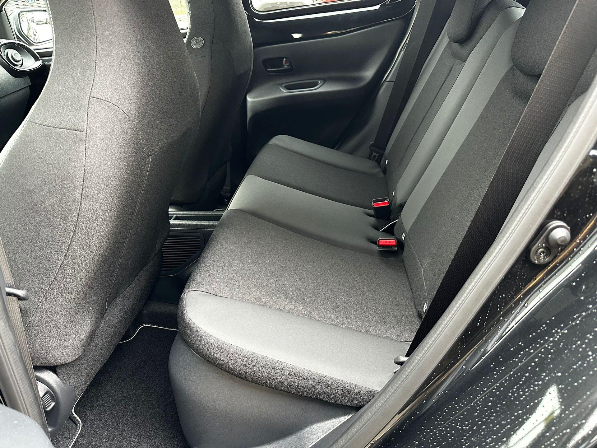 TOYOTA Aygo X 1.5 VVT-i HSD GR Sport-image-10