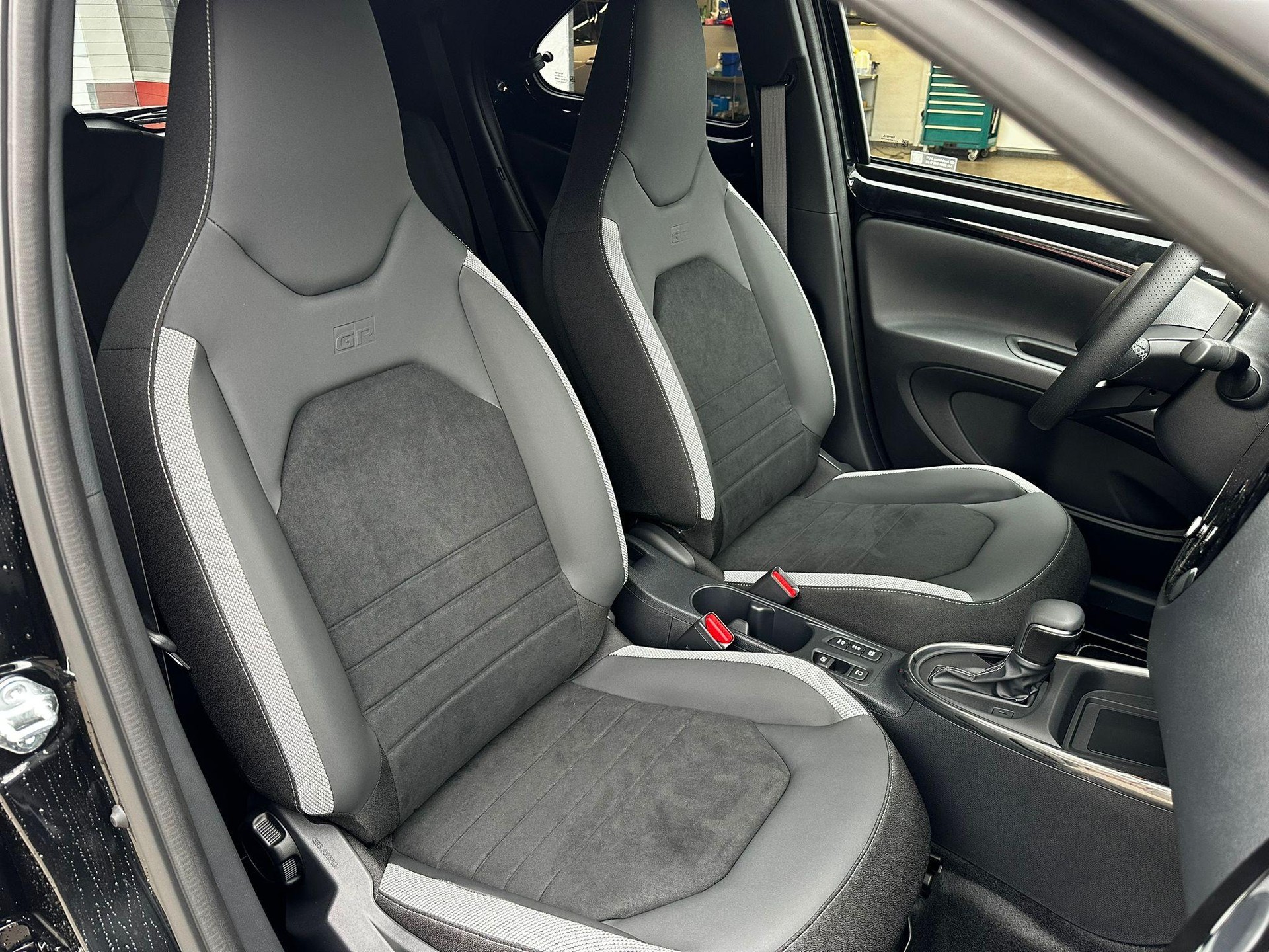 TOYOTA Aygo X 1.5 VVT-i HSD GR Sport-image-14
