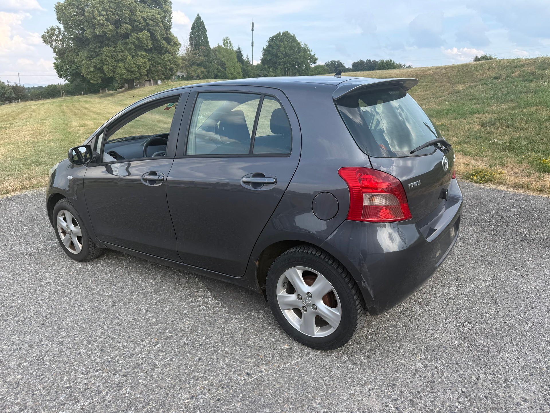 TOYOTA Yaris 1.3 Chic-image-4