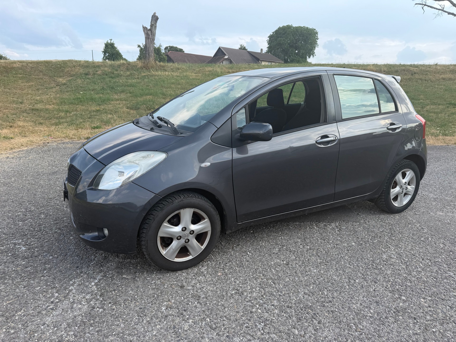 TOYOTA Yaris 1.3 Chic-image-2
