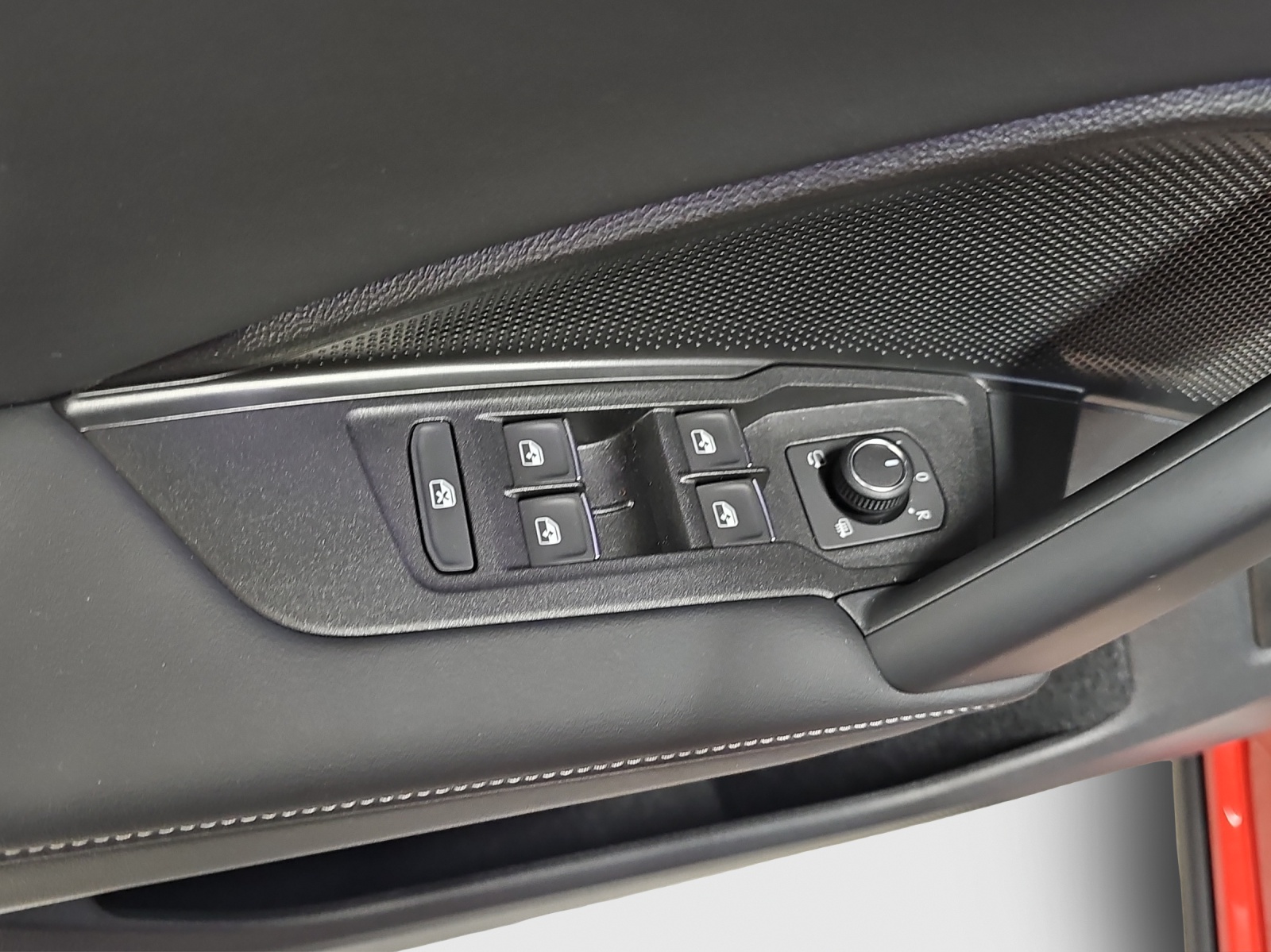 VW Tiguan 2.0 TSI DSG R-Line 4Motion-image-15