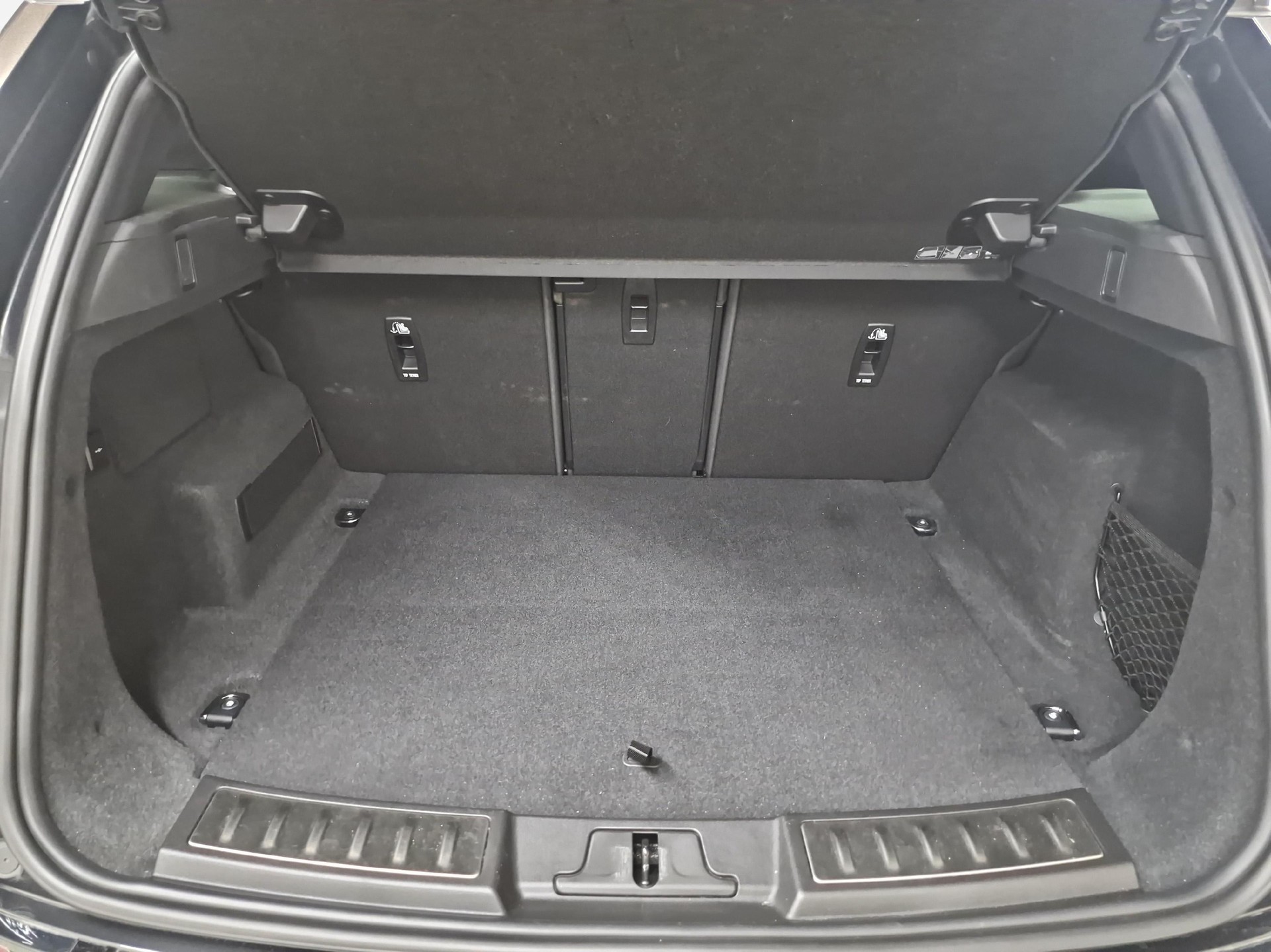 LAND ROVER Range Rover Evoque 2.0 T 250 R-Dynamic SE-image-11