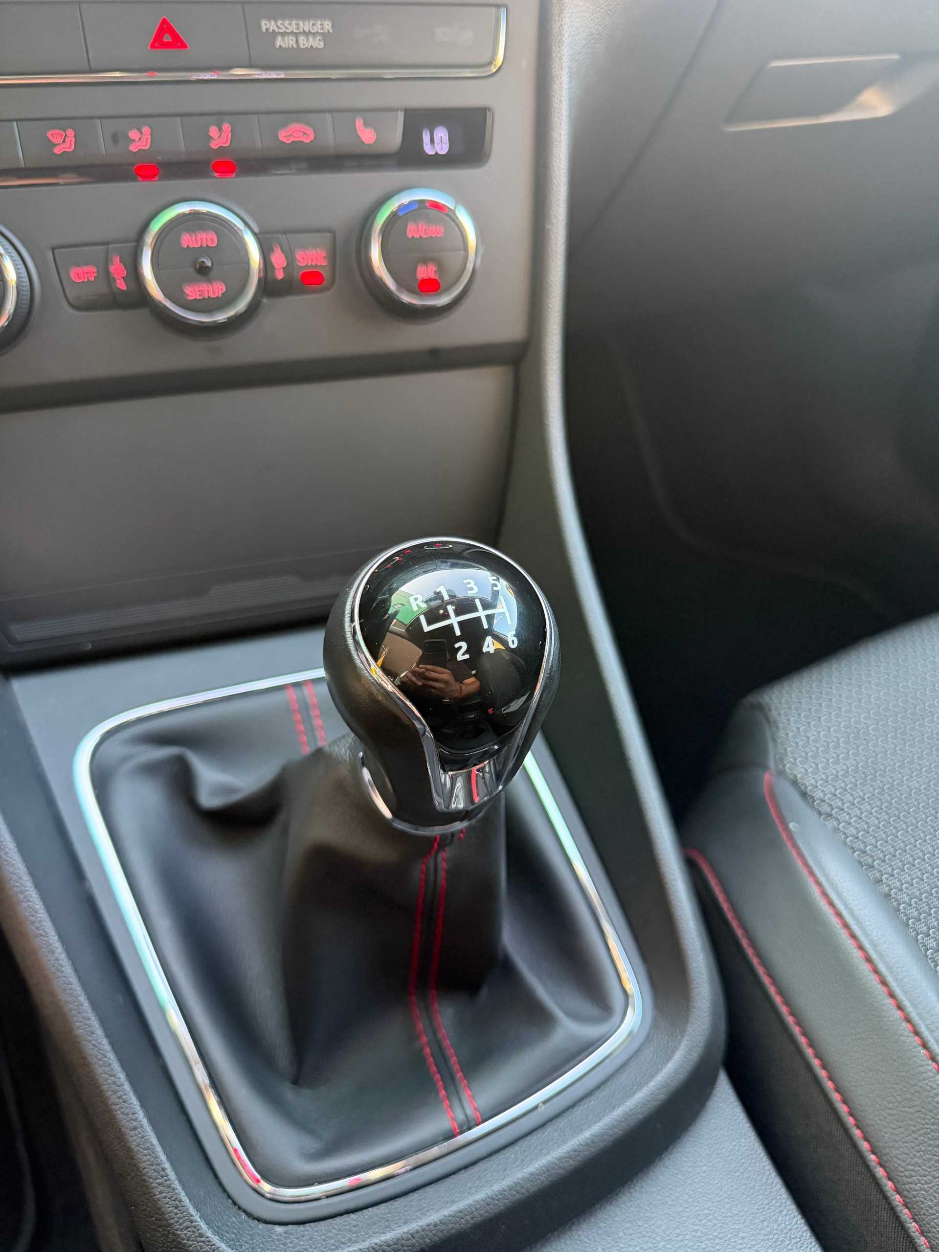 SEAT Leon ST 2.0 TDI FR-image-11