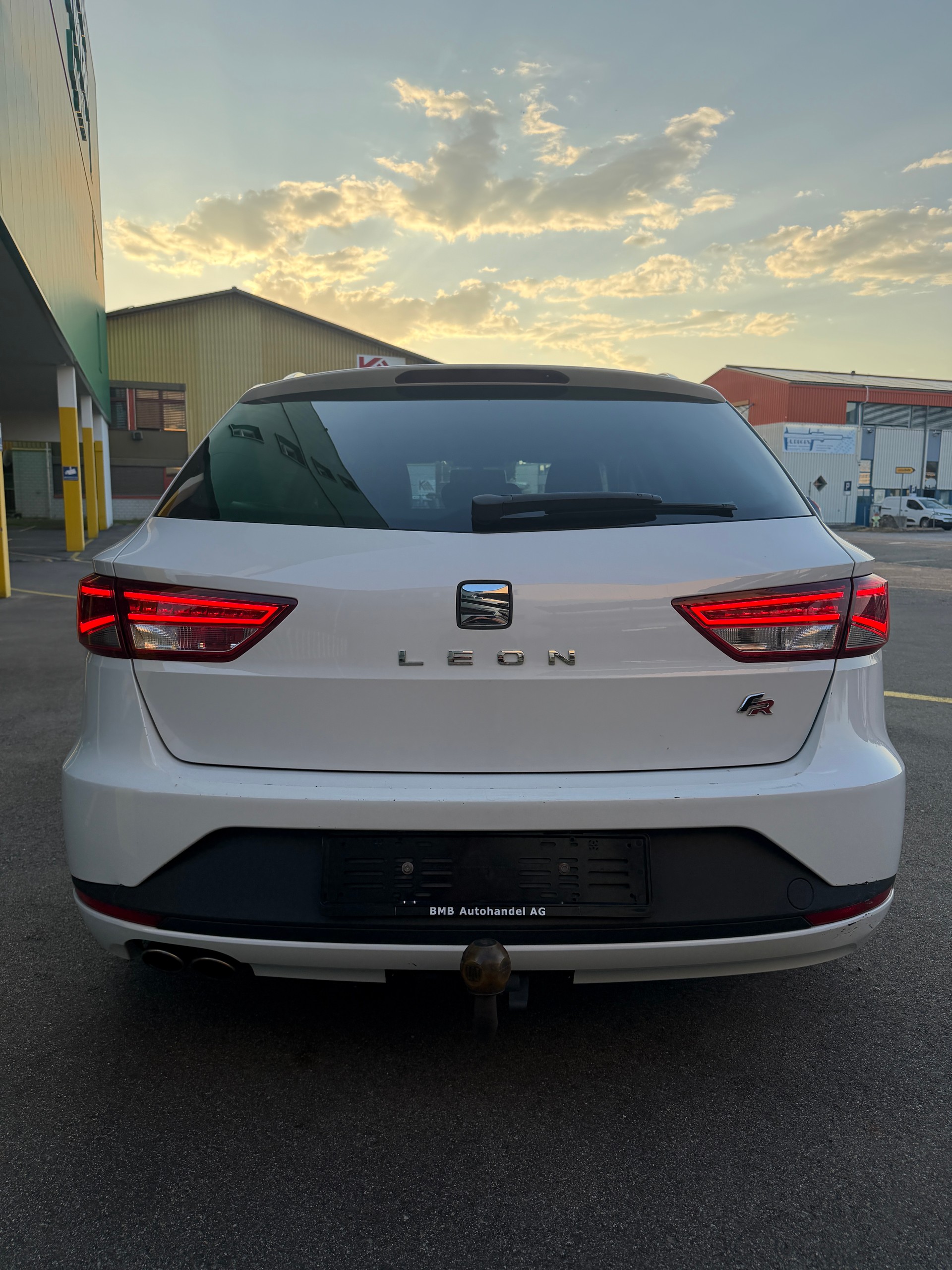 SEAT Leon ST 2.0 TDI FR-image-5