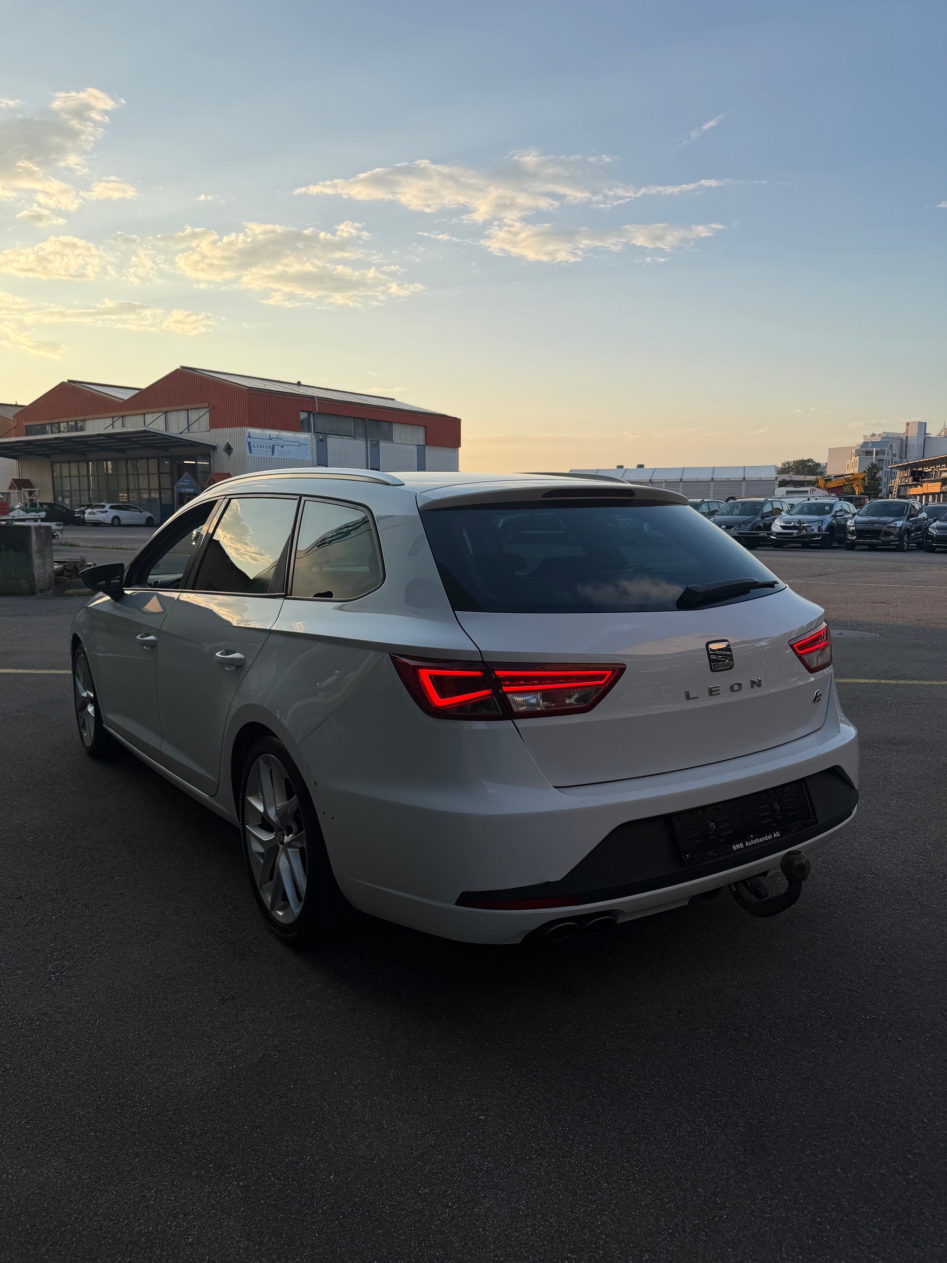 SEAT Leon ST 2.0 TDI FR-image-4