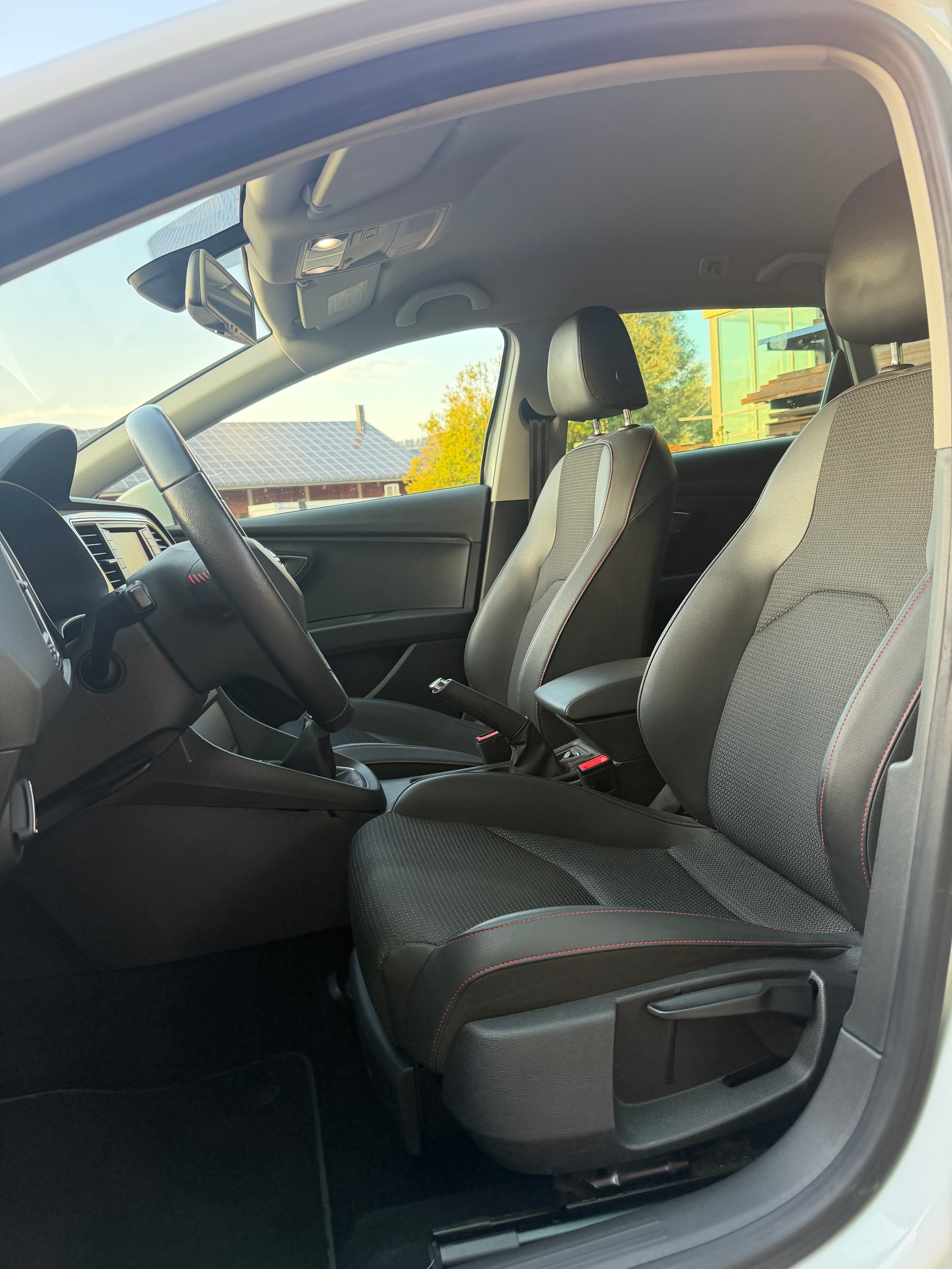 SEAT Leon ST 2.0 TDI FR-image-8
