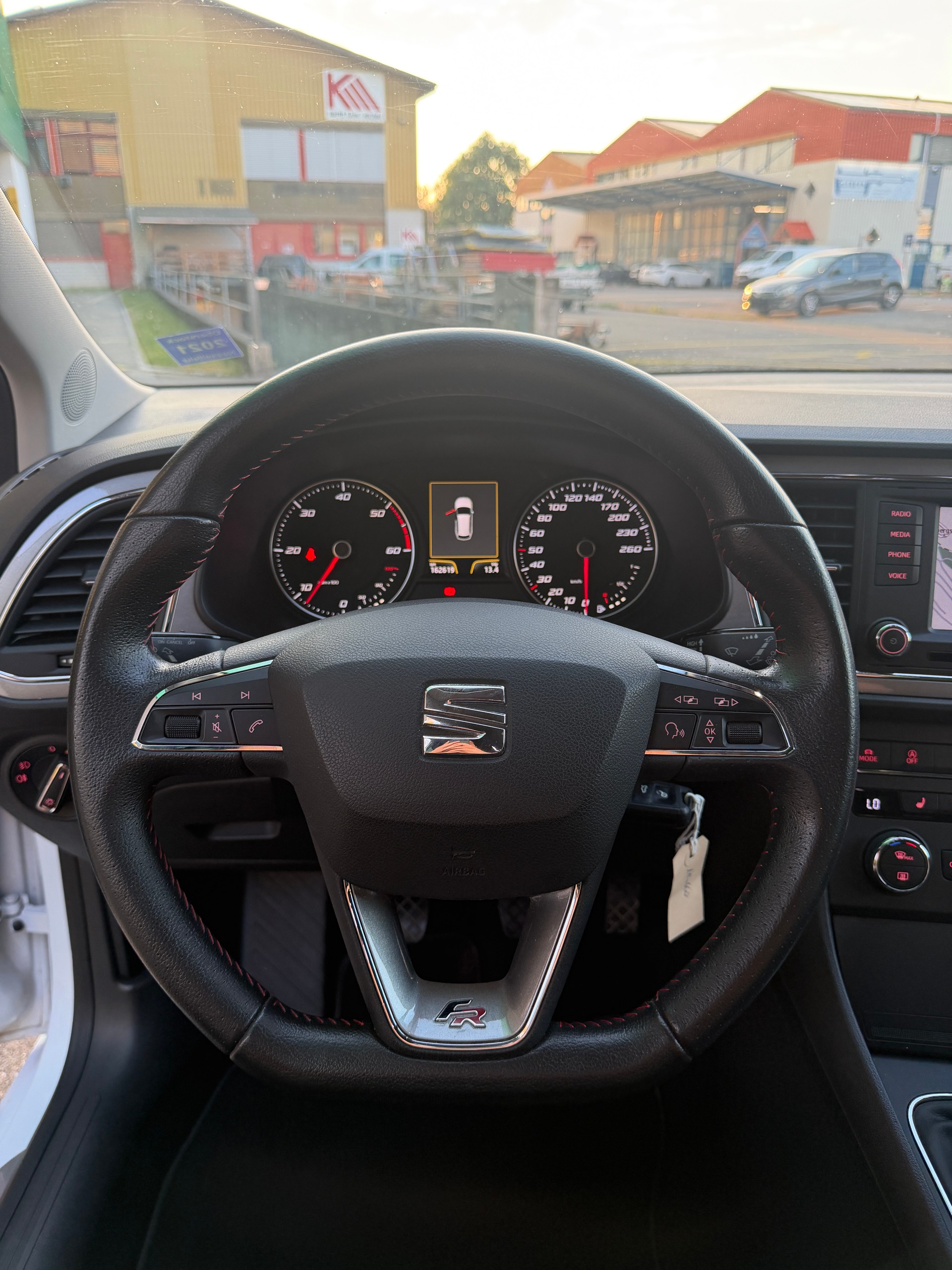 SEAT Leon ST 2.0 TDI FR-image-10