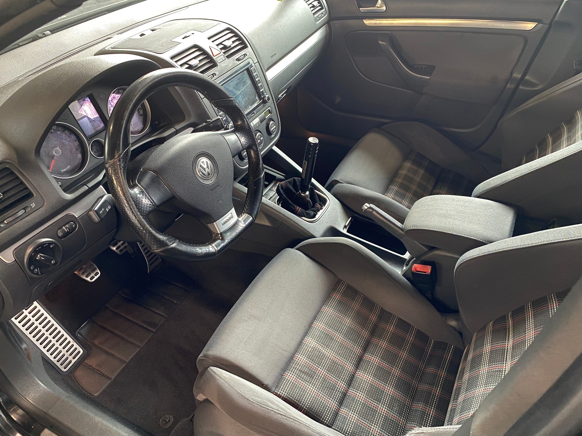 VW Golf 2.0 TFSI GTI-image-8