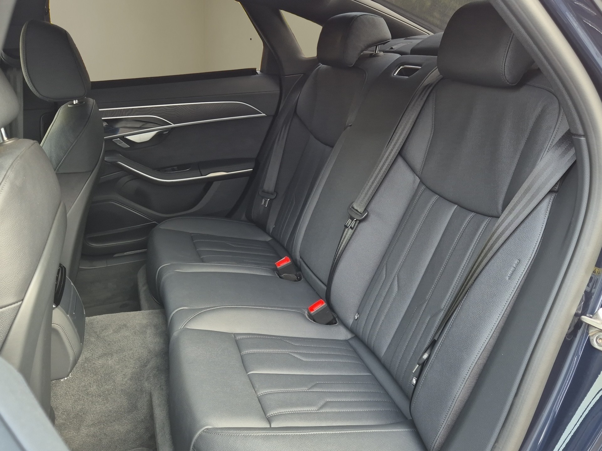 AUDI A8 50 TDI quattro tiptronic-image-13