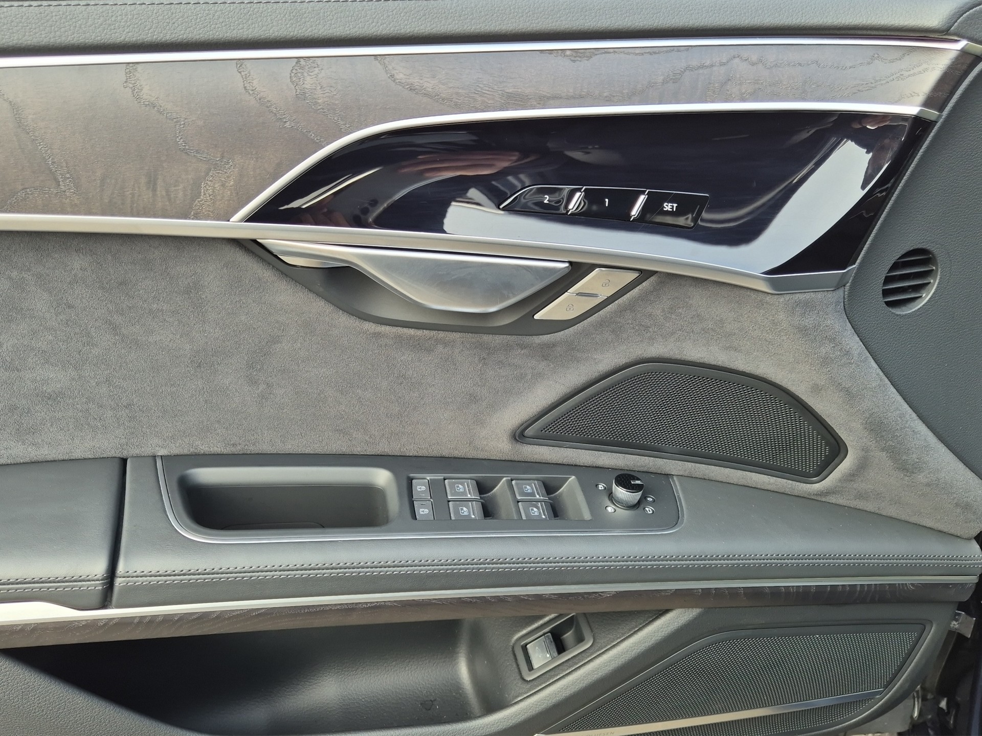 AUDI A8 50 TDI quattro tiptronic-image-14