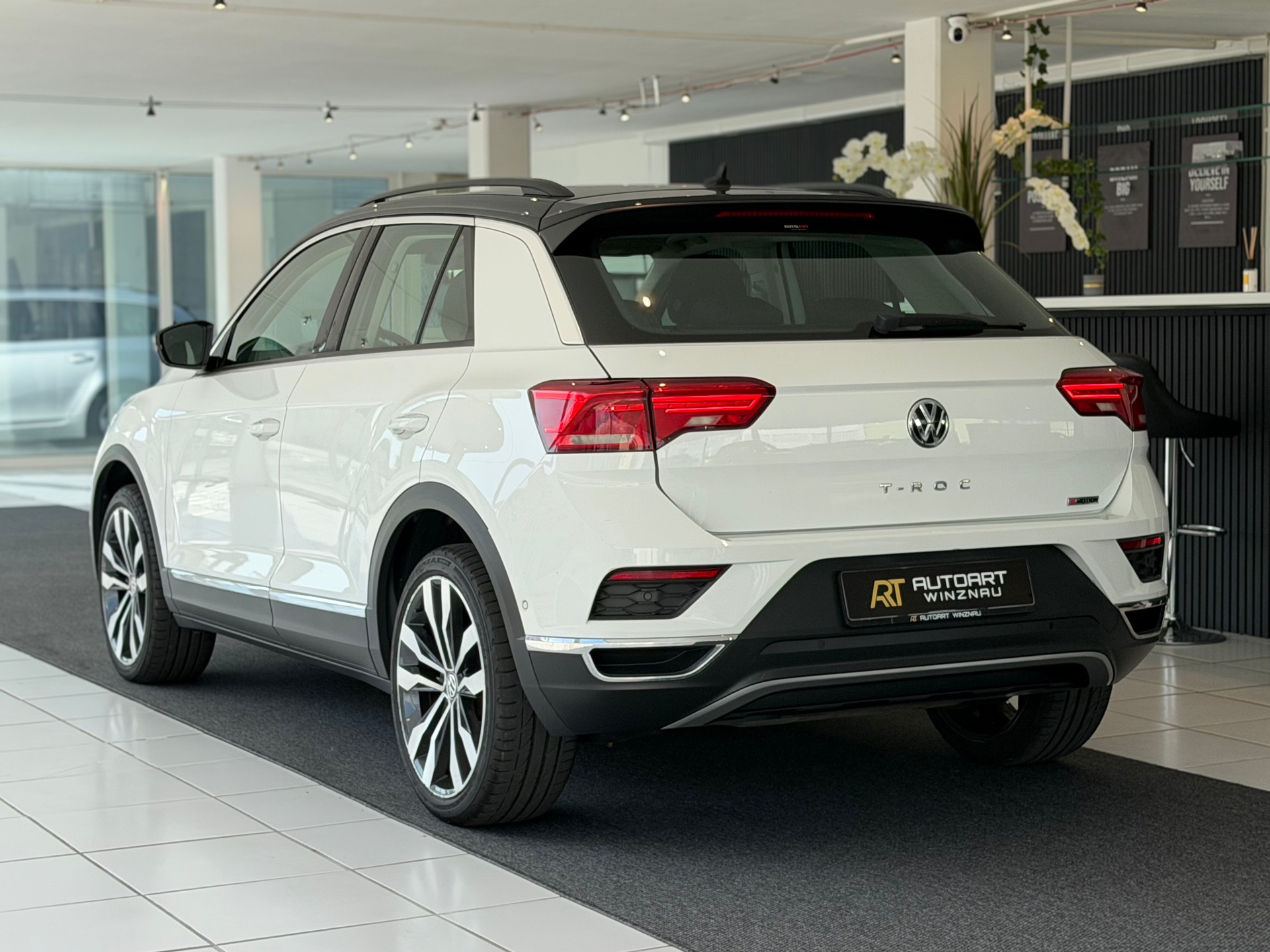 VW T-Roc 2.0 TSI Advance DSG 4Motion **ab MFK & Service**-image-8