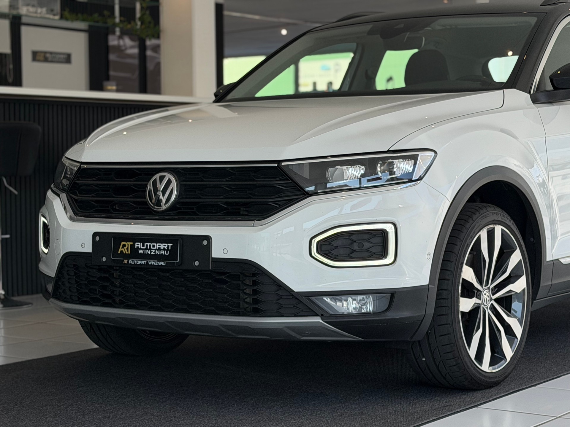 VW T-Roc 2.0 TSI Advance DSG 4Motion **ab MFK & Service**-showroom-element-1
