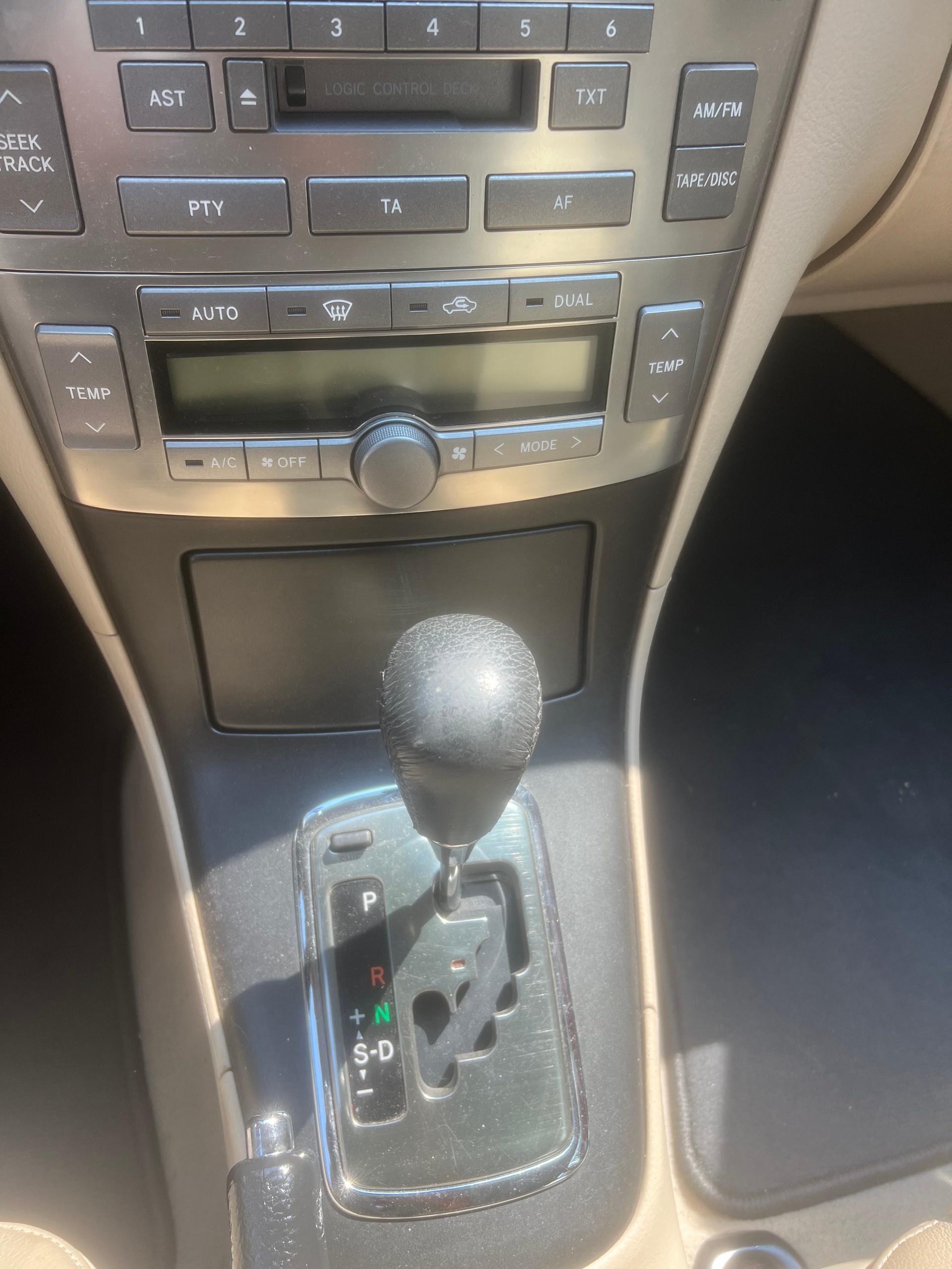 TOYOTA Avensis 2.4 D4 VVT-i Linea Sol Sportswagon T-Step5-image-3