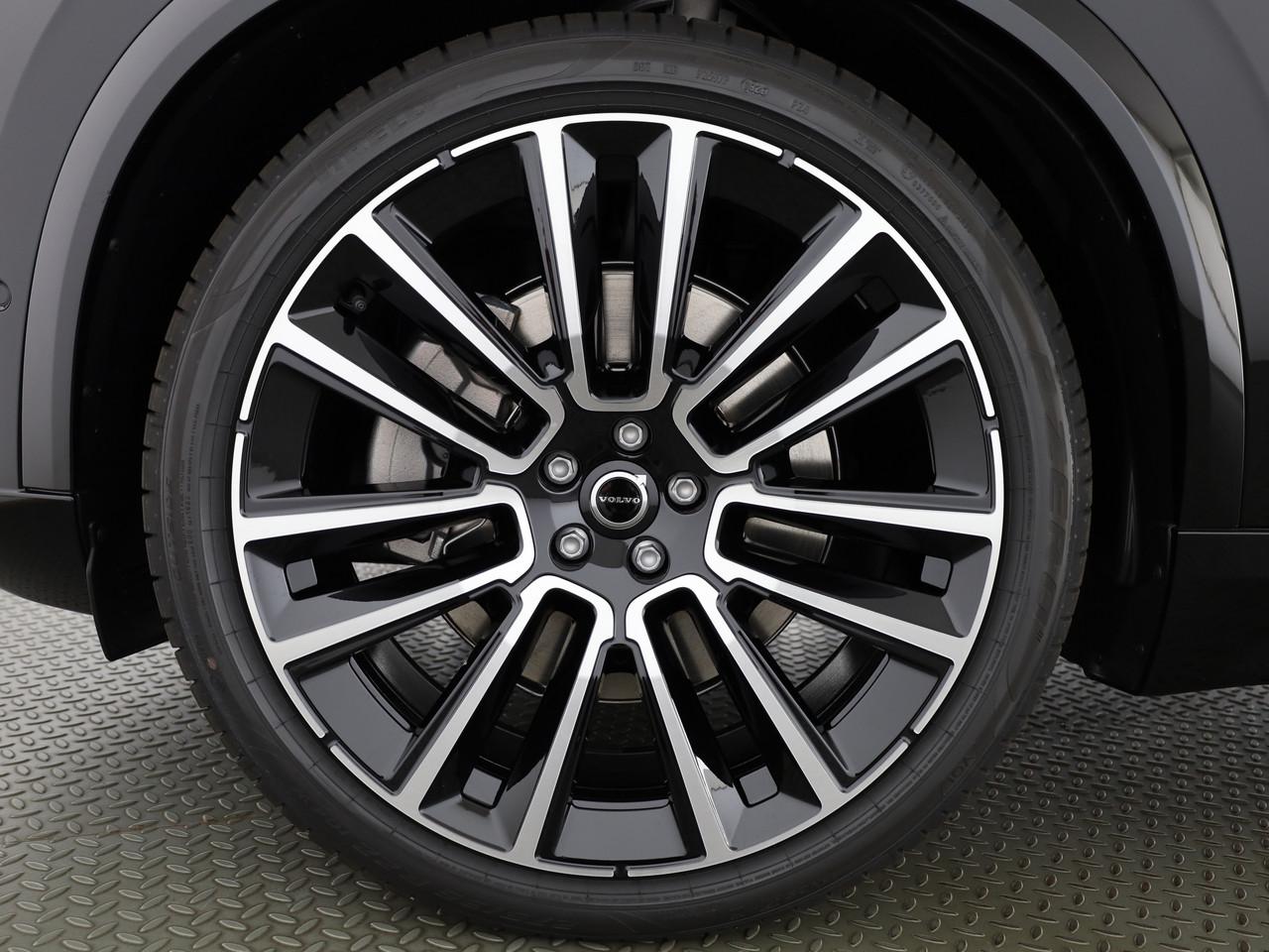 VOLVO XC90 2.0 T8 TE Black Edition eAWD-image-6