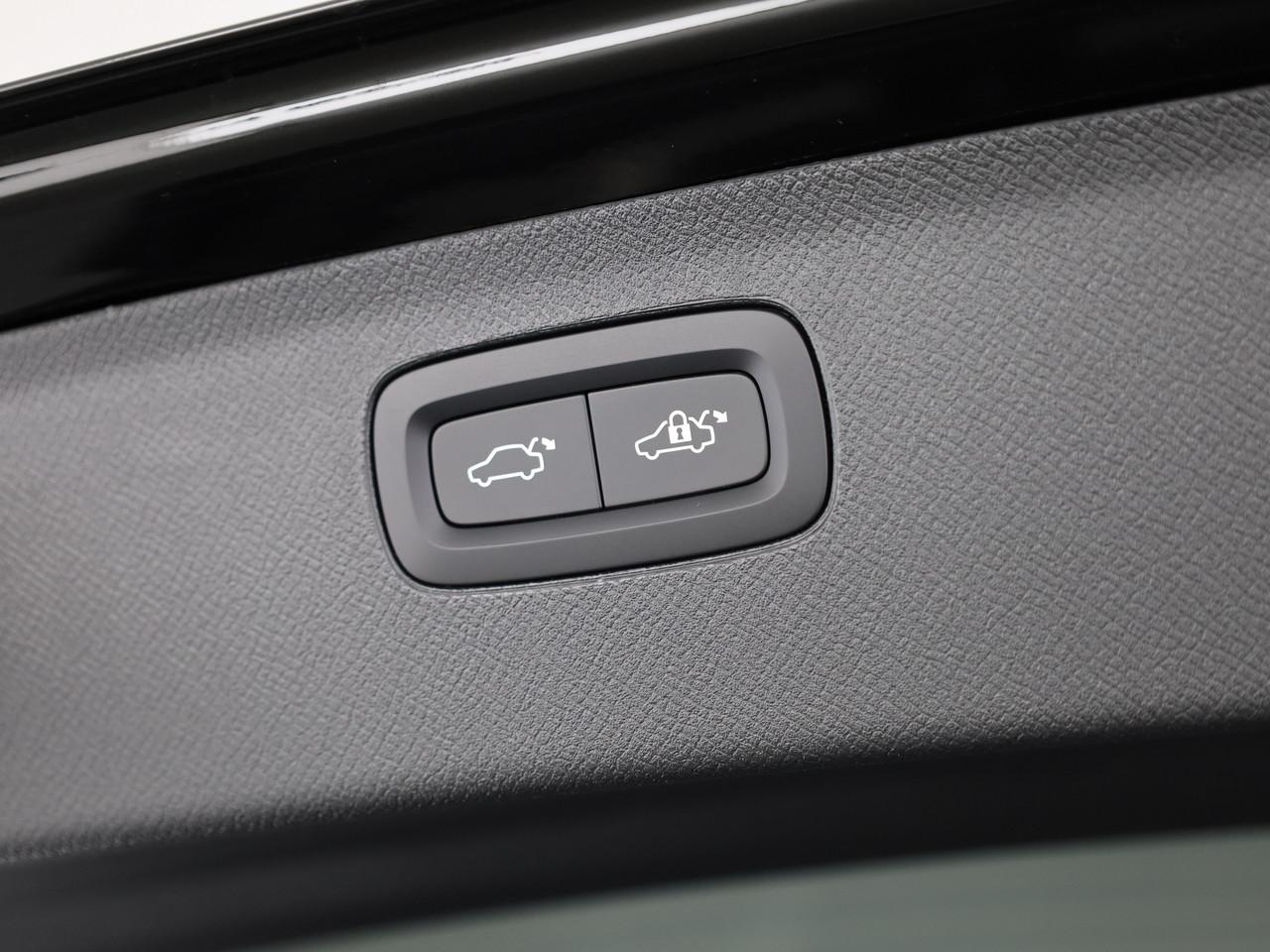 VOLVO XC90 2.0 T8 TE Black Edition eAWD-image-16