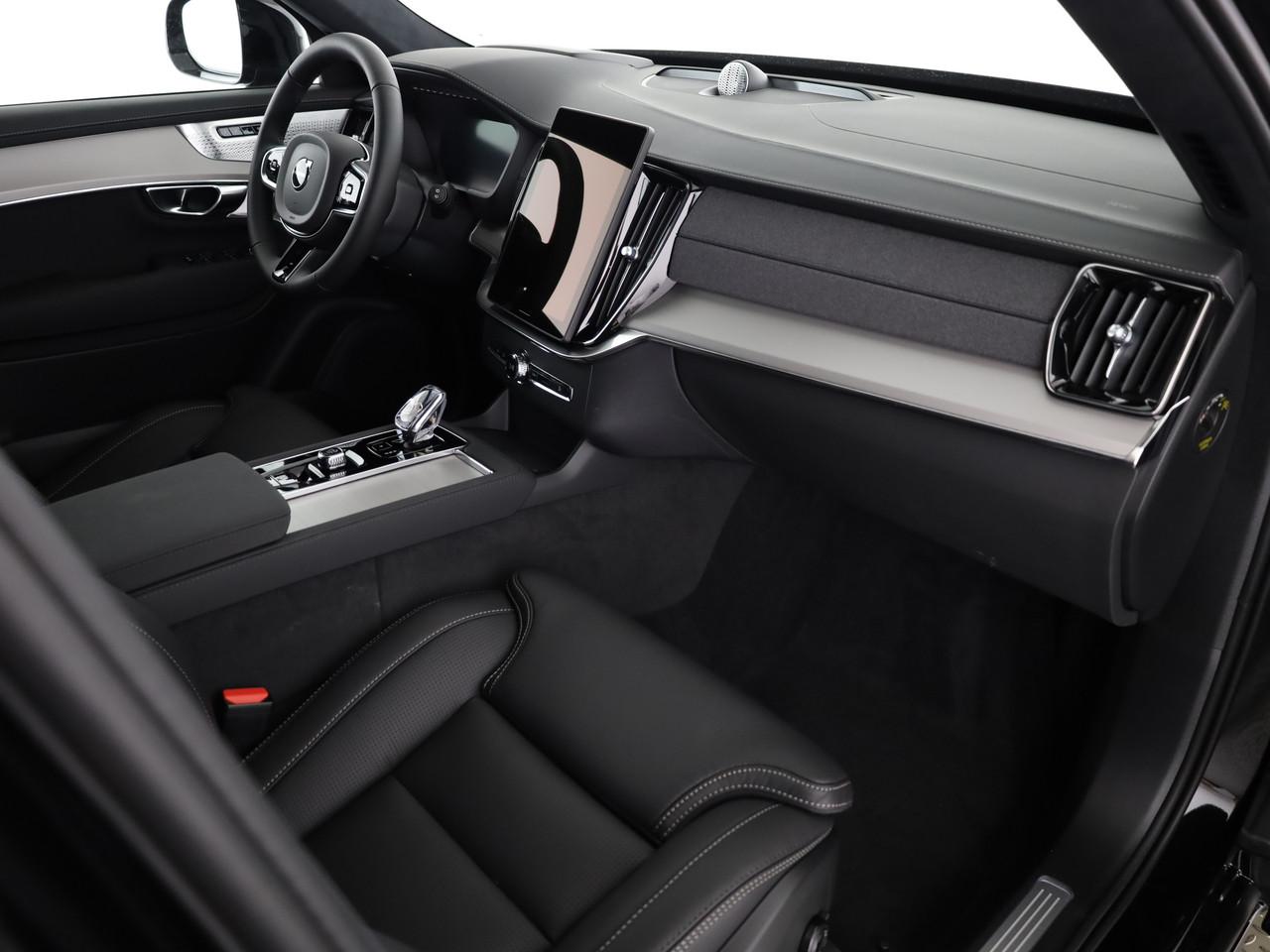 VOLVO XC90 2.0 T8 TE Black Edition eAWD-image-8