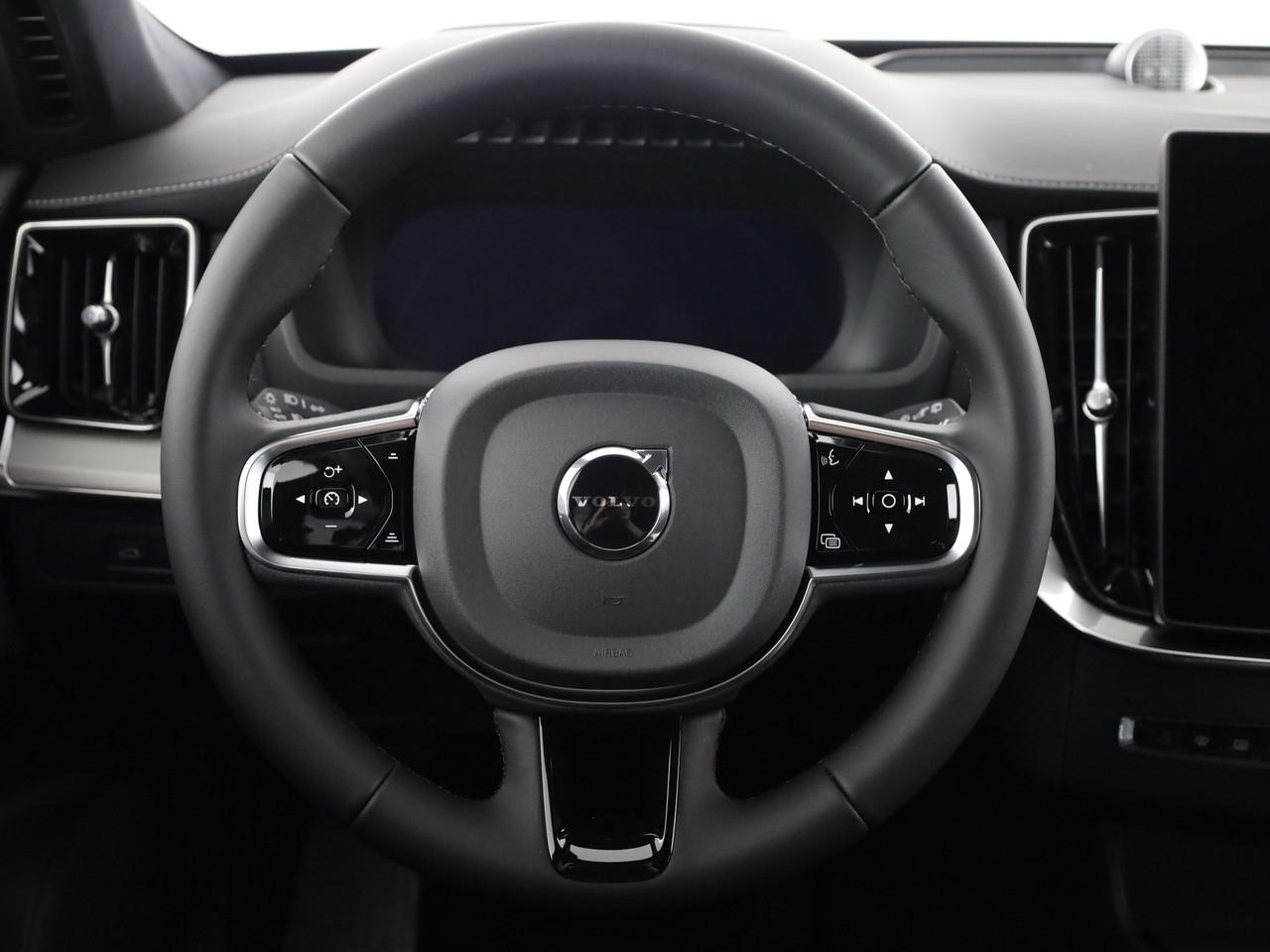 VOLVO XC90 2.0 T8 TE Black Edition eAWD-image-14