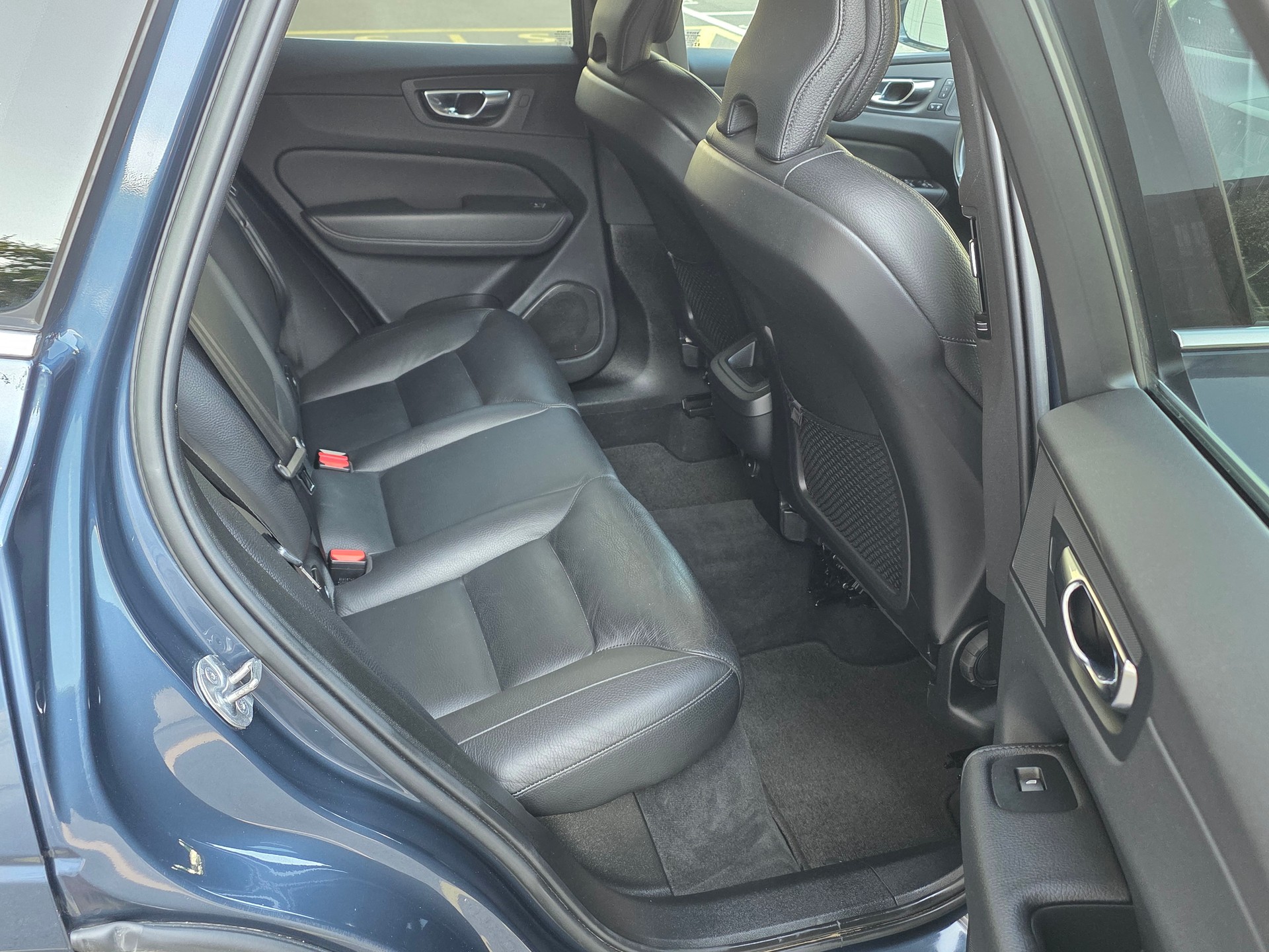VOLVO XC60 B5 Diesel Mild Hybrid AWD Inscription Geartronic-image-12