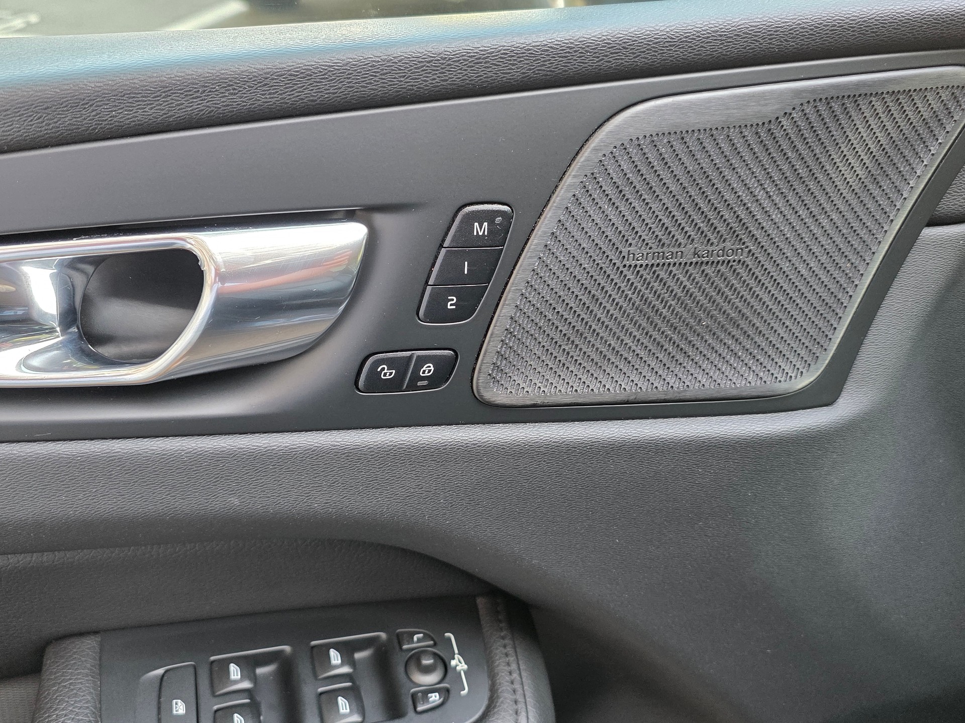 VOLVO XC60 B5 Diesel Mild Hybrid AWD Inscription Geartronic-image-8