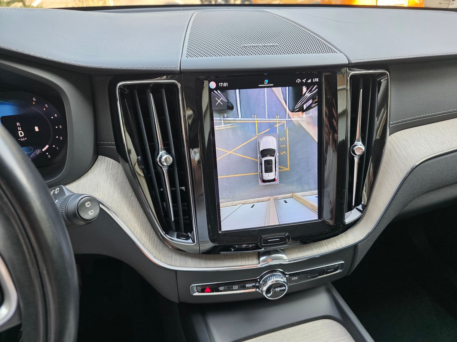 VOLVO XC60 B5 Diesel Mild Hybrid AWD Inscription Geartronic-image-9