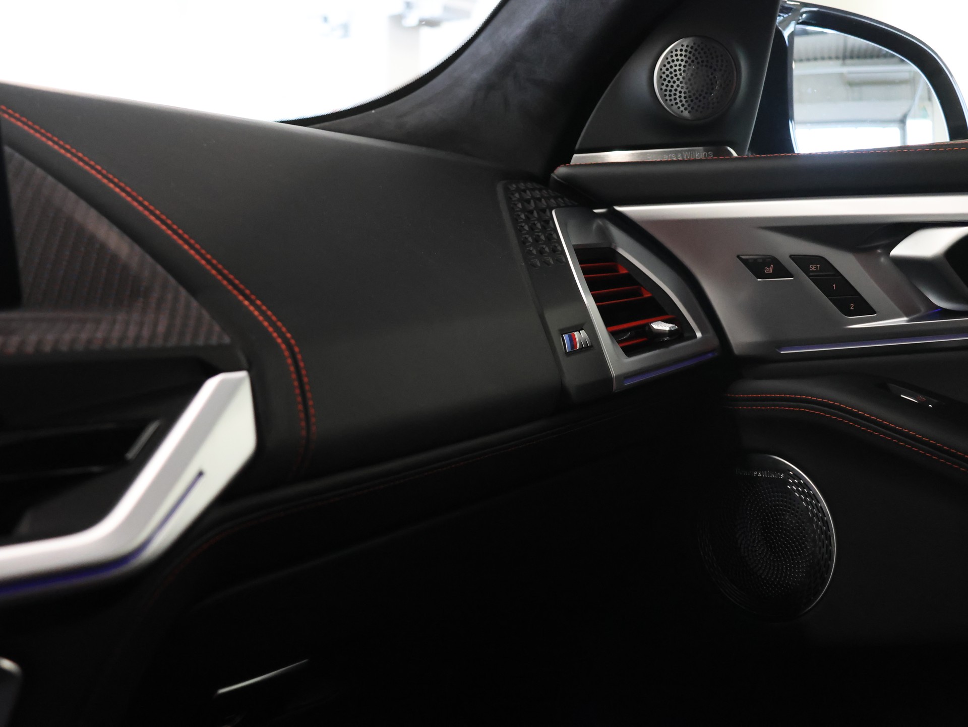 BMW XM xDrive PHEV Steptronic Label *Panoramadach* *360 Kamera* *Bowers & Wilkins*-image-31