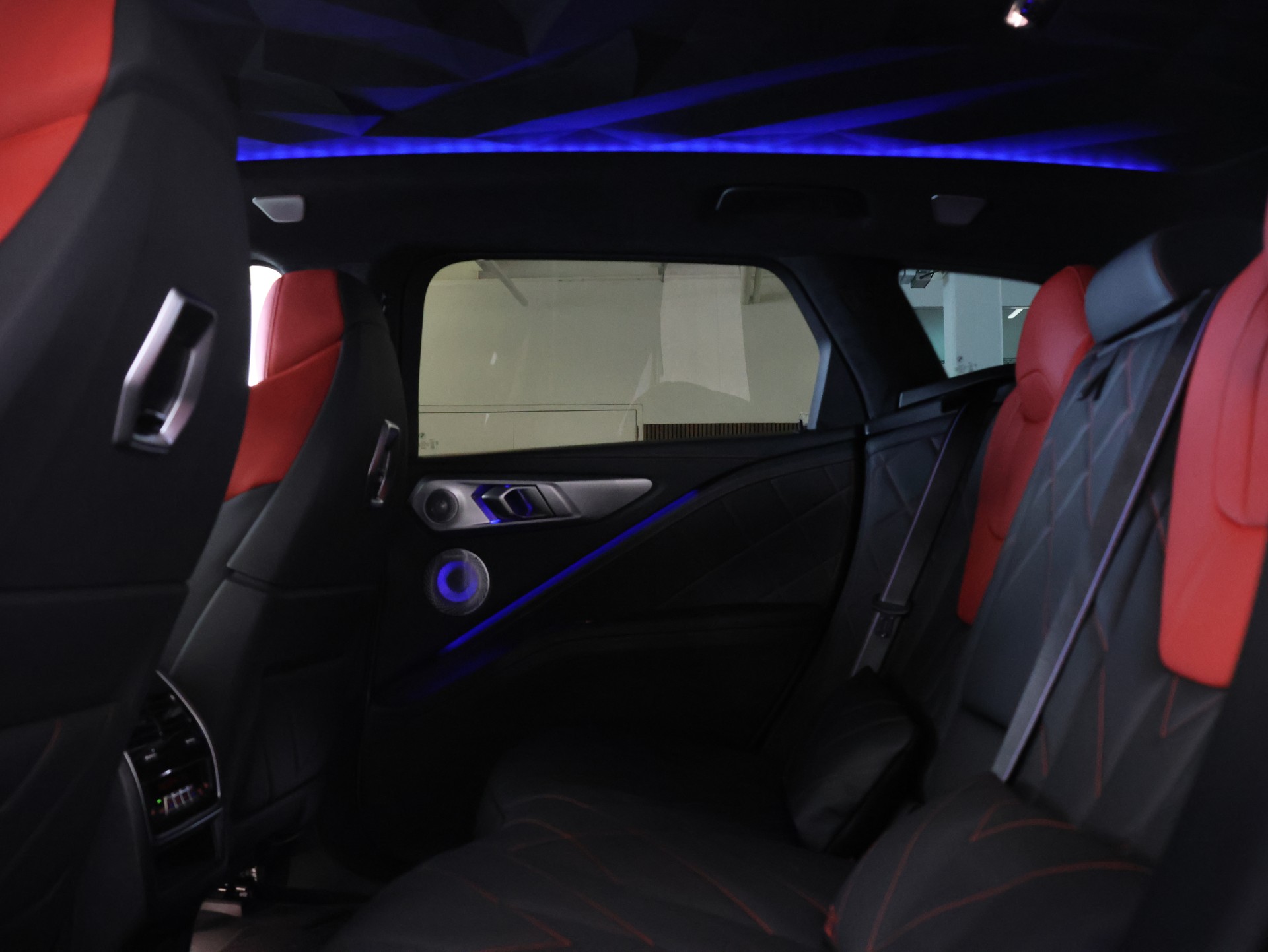 BMW XM xDrive PHEV Steptronic Label *Panoramadach* *360 Kamera* *Bowers & Wilkins*-image-42