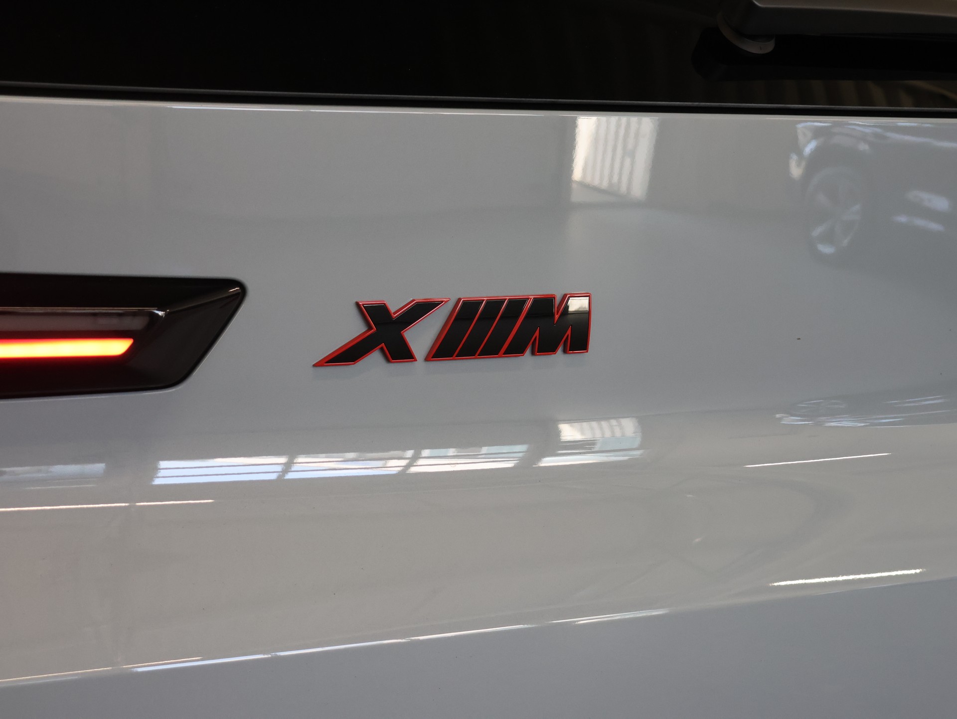 BMW XM xDrive PHEV Steptronic Label *Panoramadach* *360 Kamera* *Bowers & Wilkins*-image-49