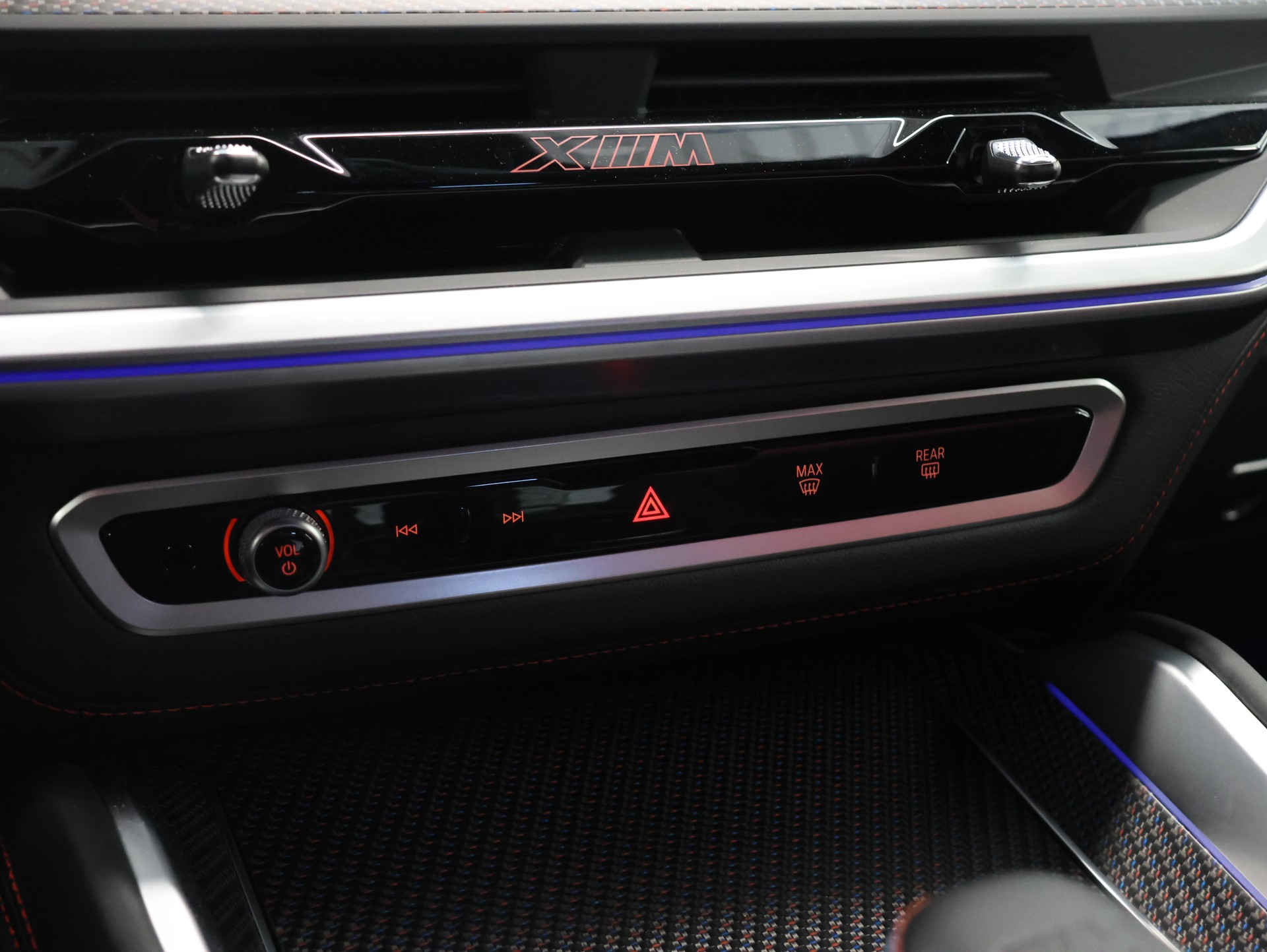 BMW XM xDrive PHEV Steptronic Label *Panoramadach* *360 Kamera* *Bowers & Wilkins*-image-26