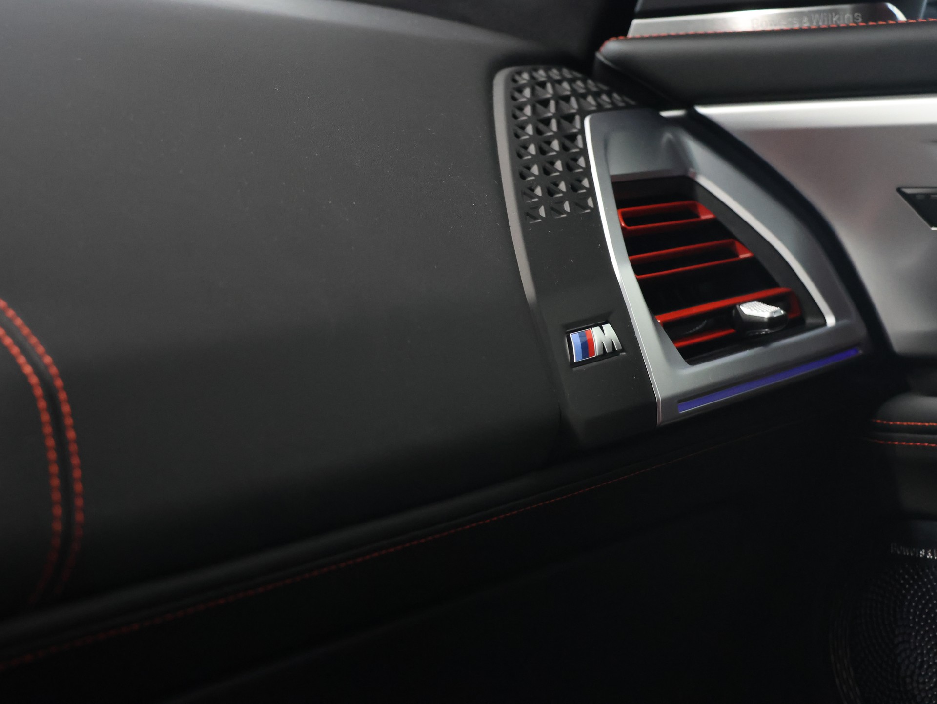 BMW XM xDrive PHEV Steptronic Label *Panoramadach* *360 Kamera* *Bowers & Wilkins*-image-32