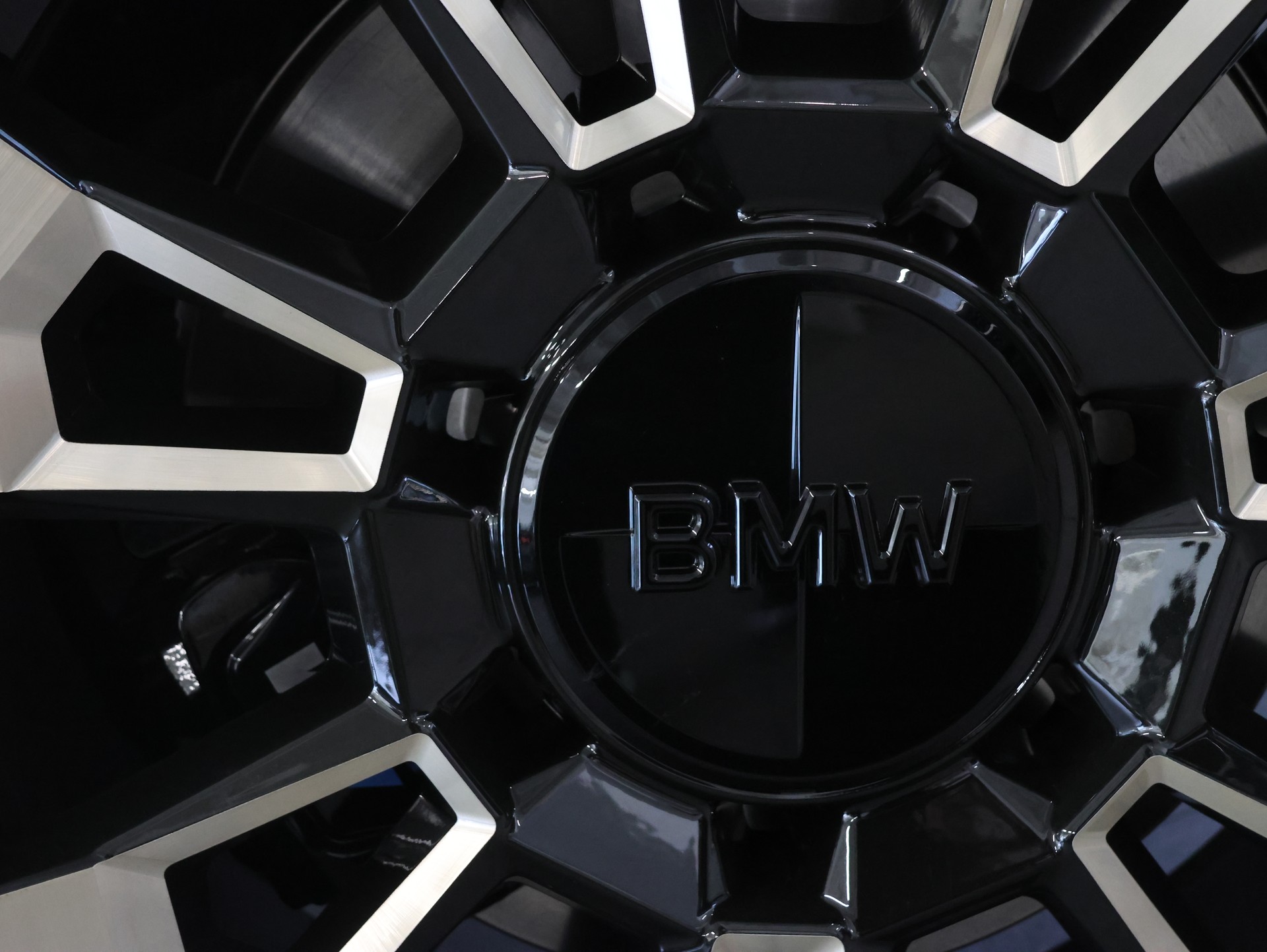 BMW XM xDrive PHEV Steptronic Label *Panoramadach* *360 Kamera* *Bowers & Wilkins*-image-51