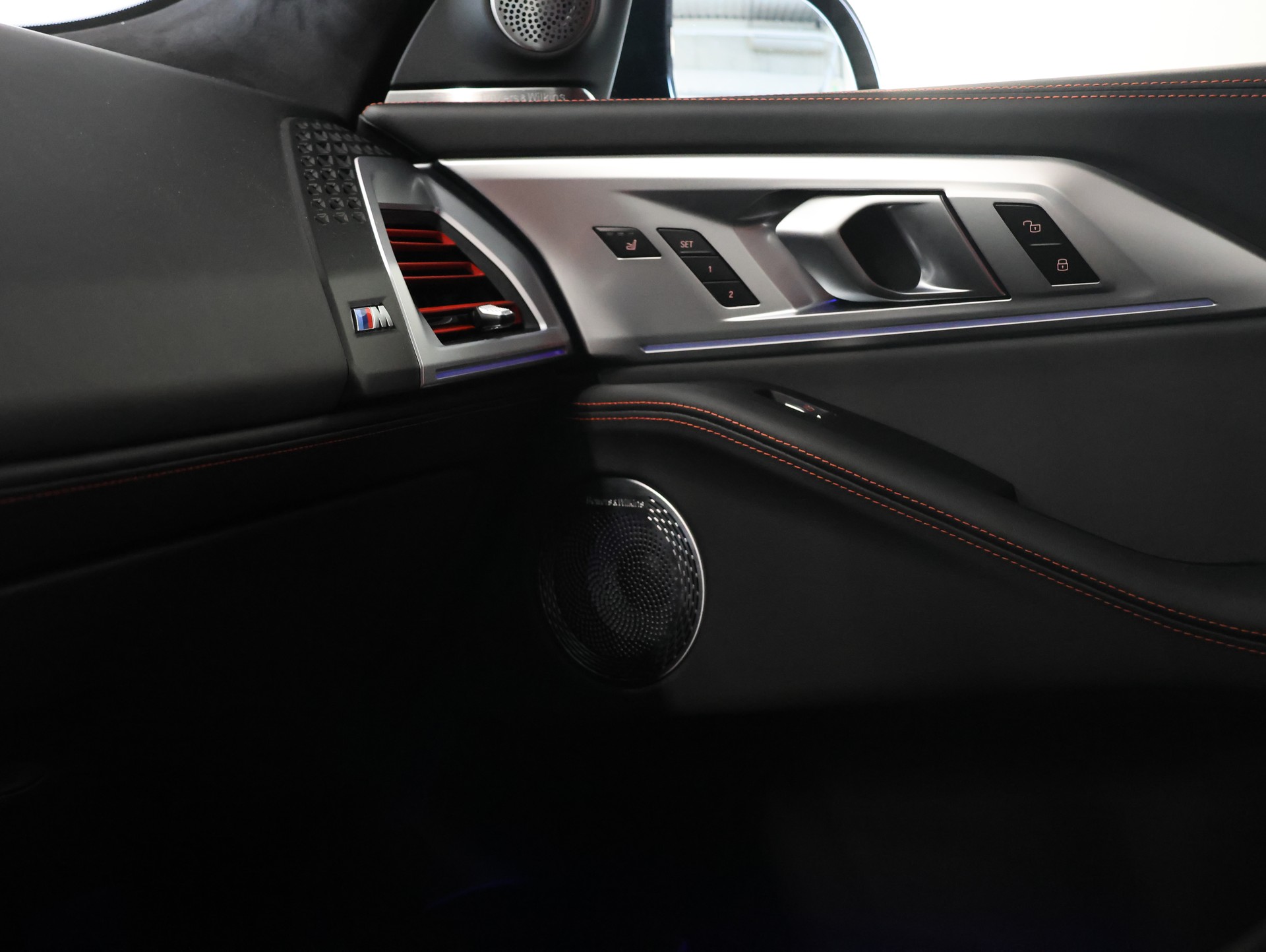 BMW XM xDrive PHEV Steptronic Label *Panoramadach* *360 Kamera* *Bowers & Wilkins*-image-30
