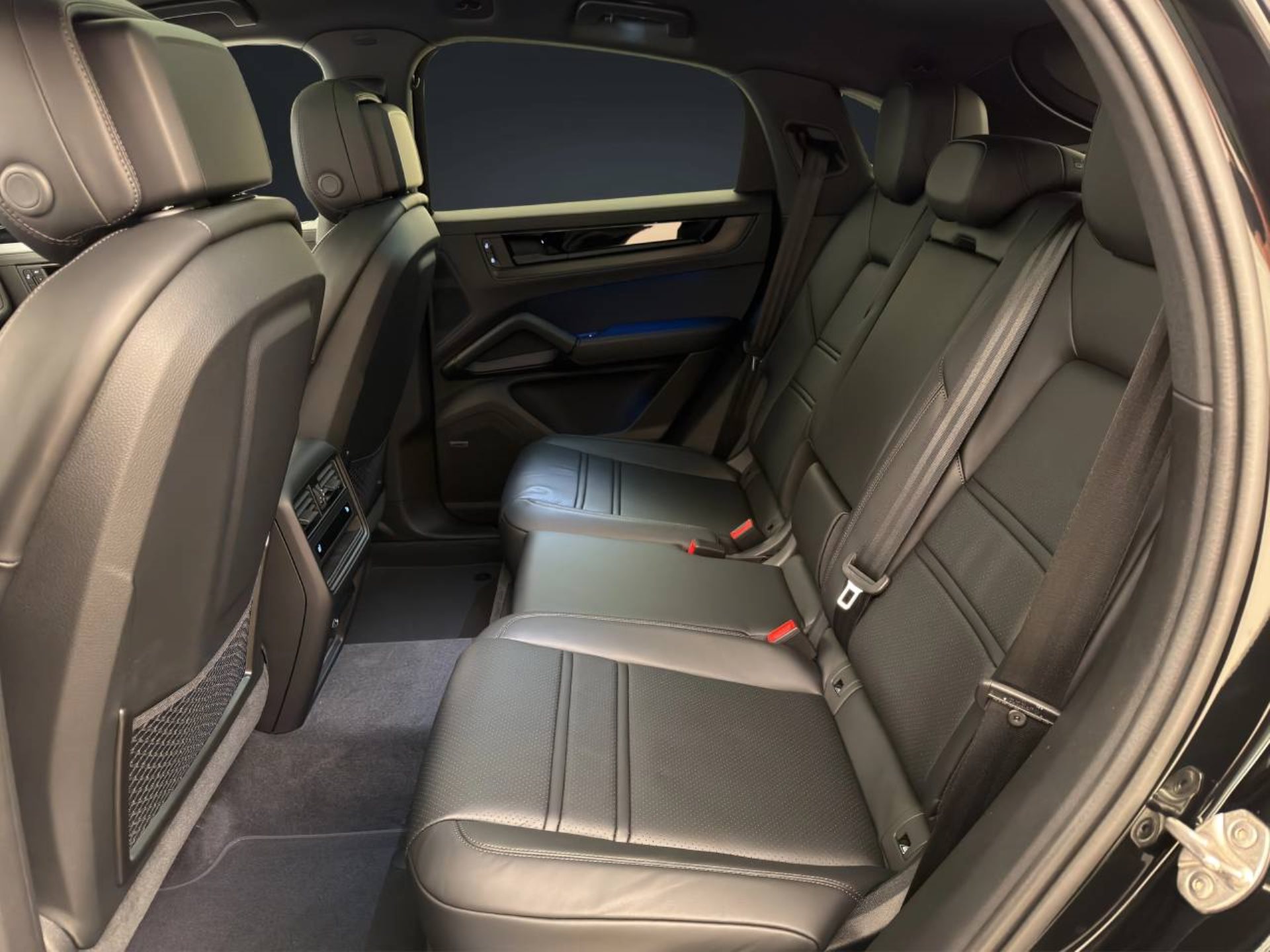 PORSCHE Cayenne E-Hybrid Coupé Black Edition-image-12