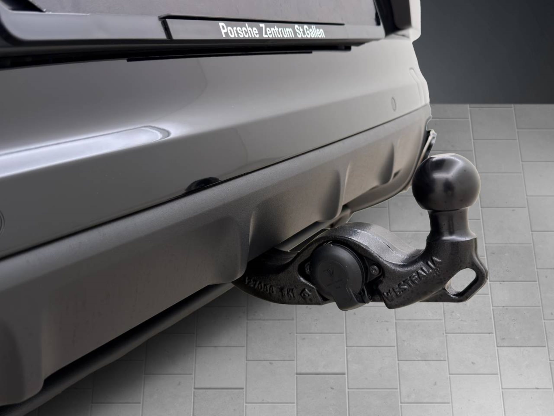 PORSCHE Cayenne E-Hybrid Coupé Black Edition-image-11