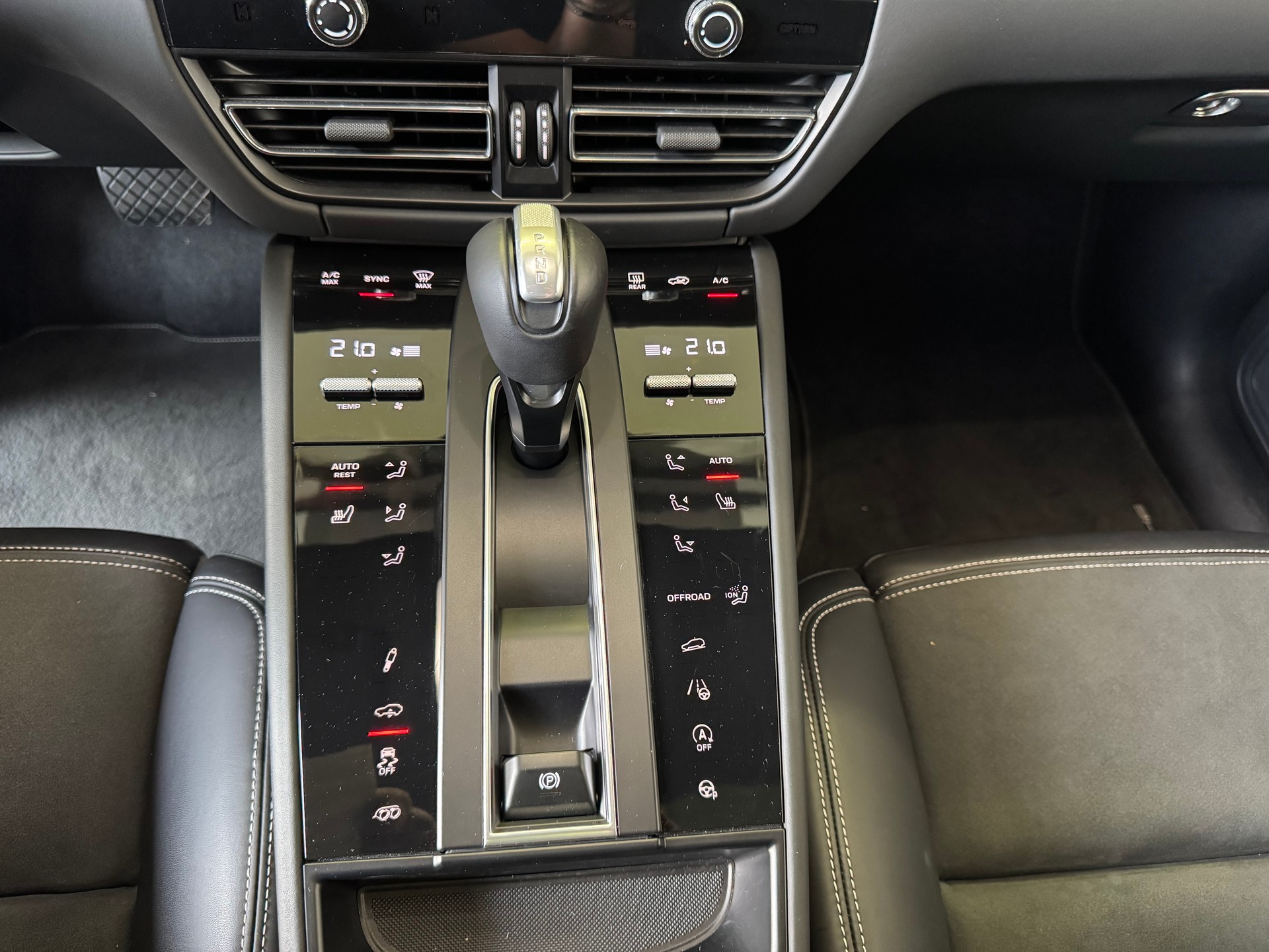 PORSCHE Macan GTS PDK##AutoCH🇨🇭-image-13