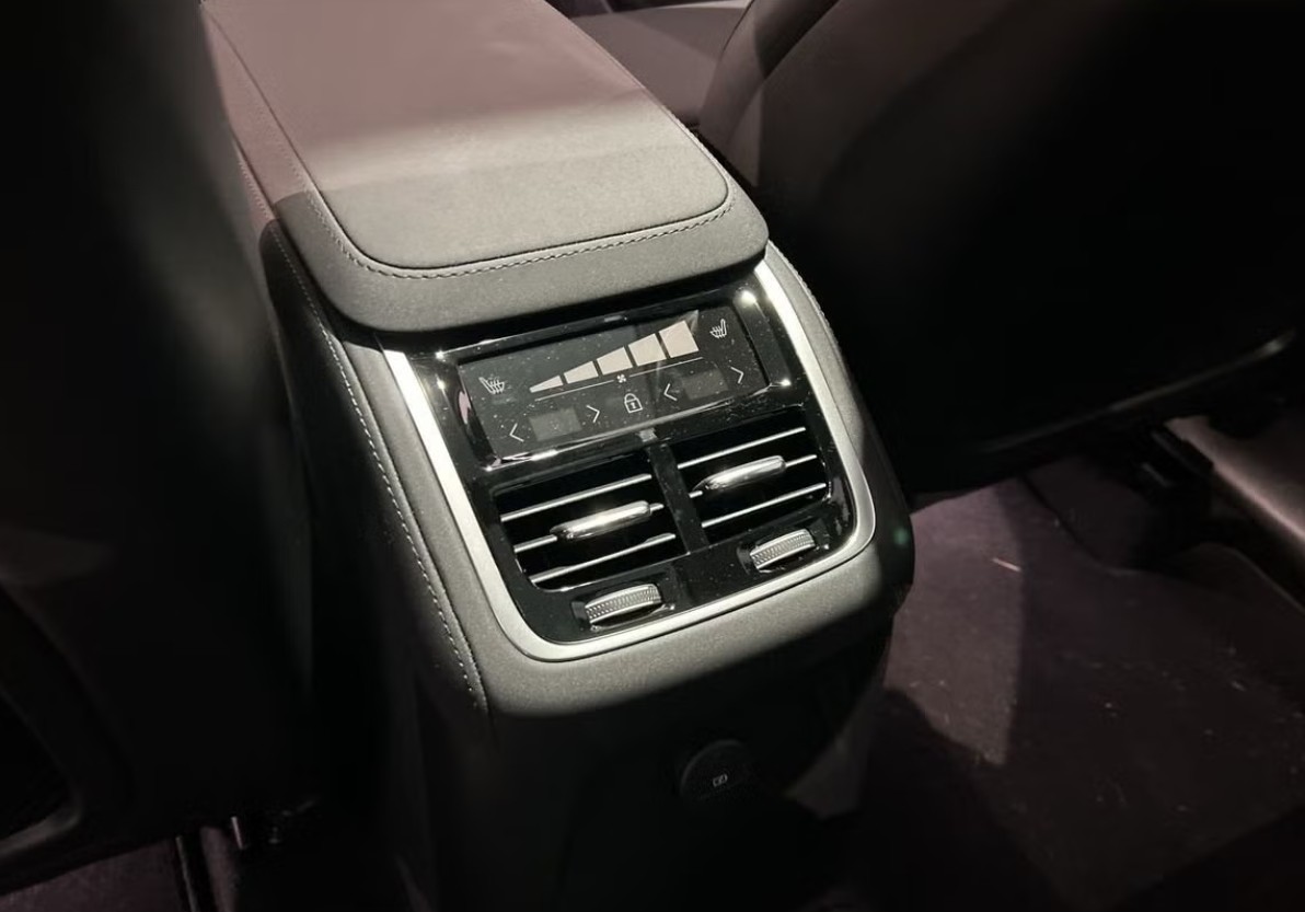 VOLVO XC90 T8 eAWD PluginHybrid Ultra Bright Geartronic - 7 Sitzer-image-10