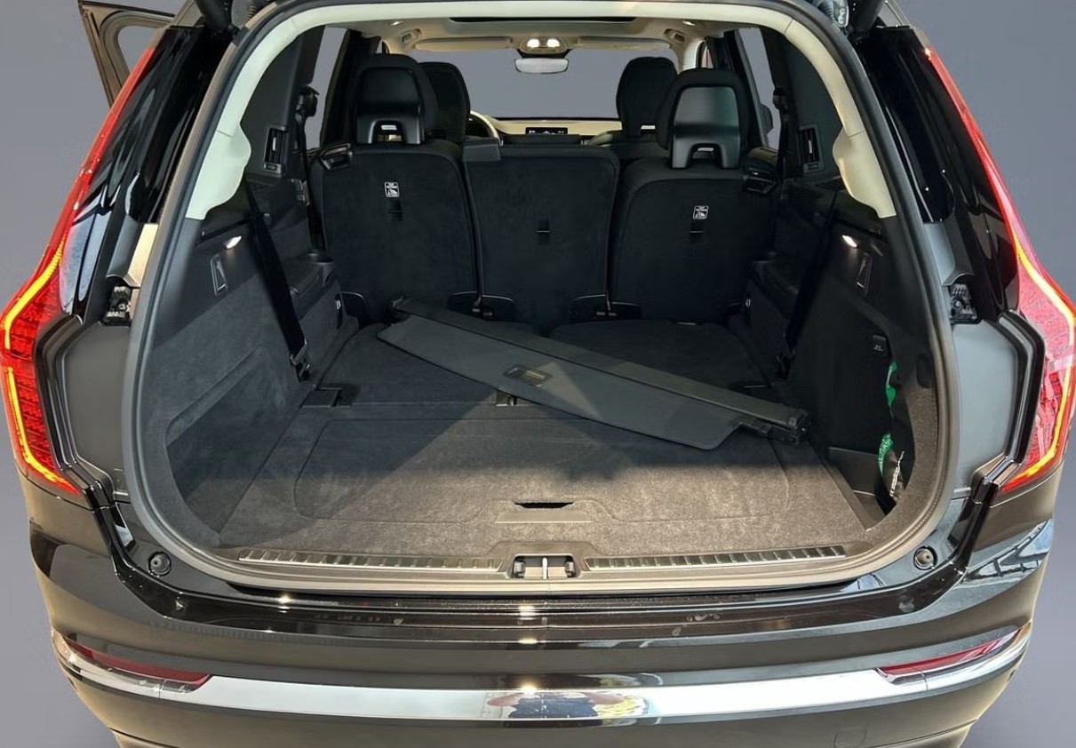 VOLVO XC90 T8 eAWD PluginHybrid Ultra Bright Geartronic - 7 Sitzer-image-7