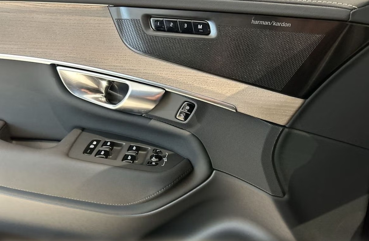 VOLVO XC90 T8 eAWD PluginHybrid Ultra Bright Geartronic - 7 Sitzer-image-13