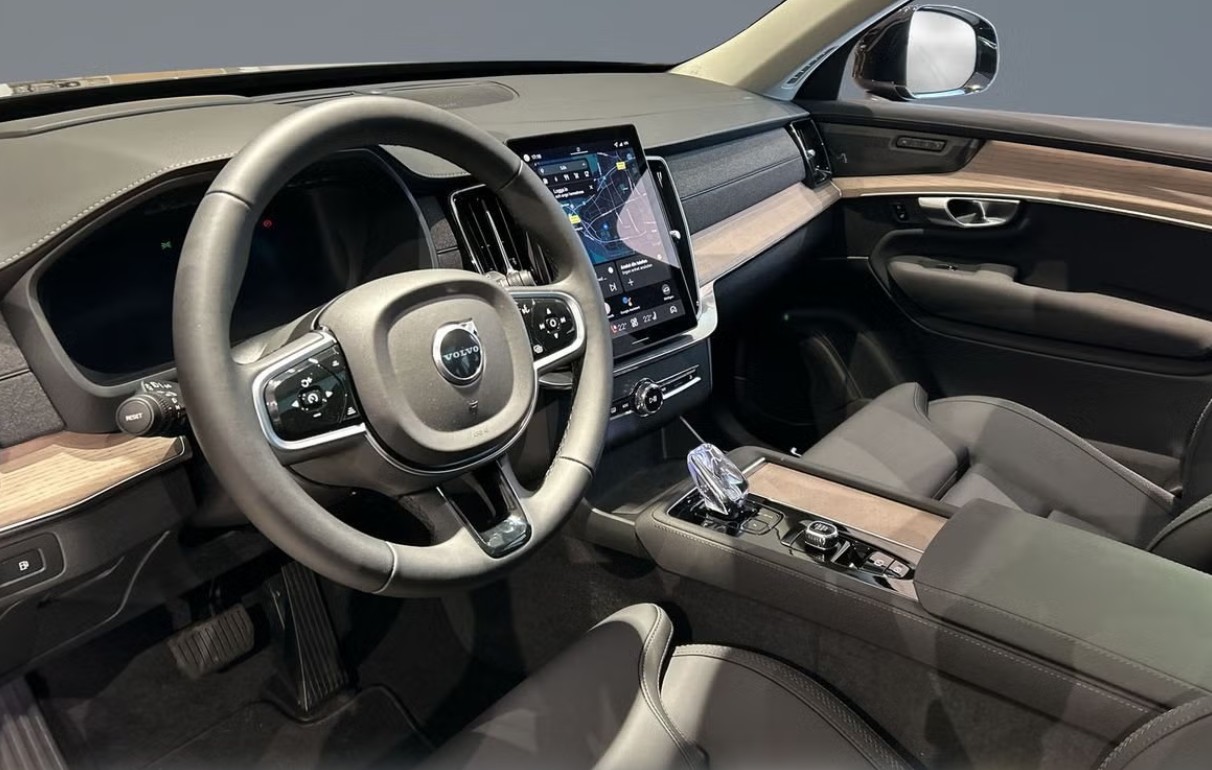VOLVO XC90 T8 eAWD PluginHybrid Ultra Bright Geartronic - 7 Sitzer-image-3