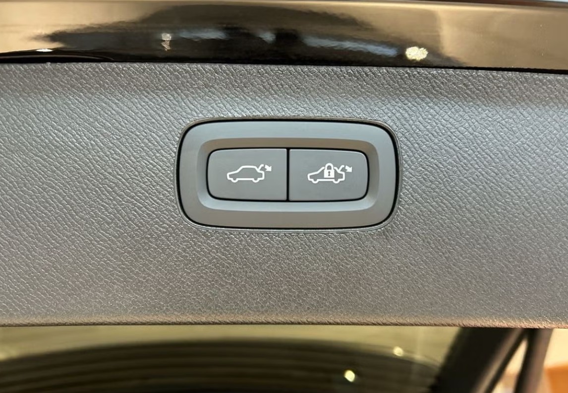 VOLVO XC90 T8 eAWD PluginHybrid Ultra Bright Geartronic - 7 Sitzer-image-9