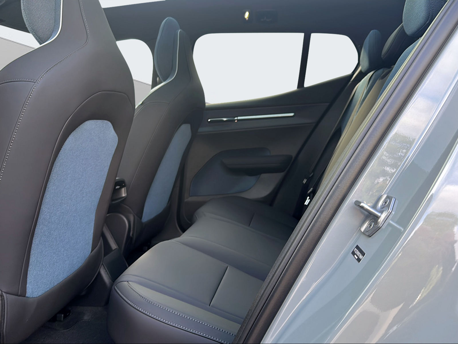 VOLVO EX 30 P8 Ultra AWD-image-11