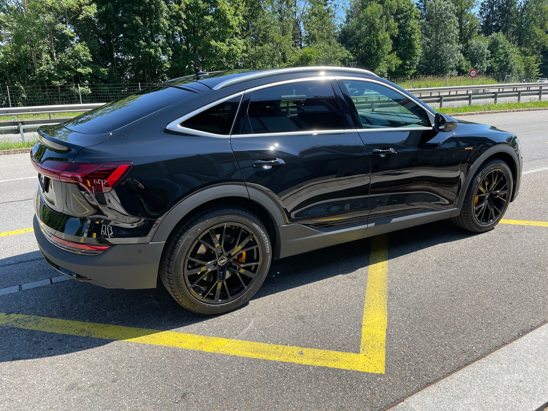 AUDI e-tron 50 Sportback quattro-image-4