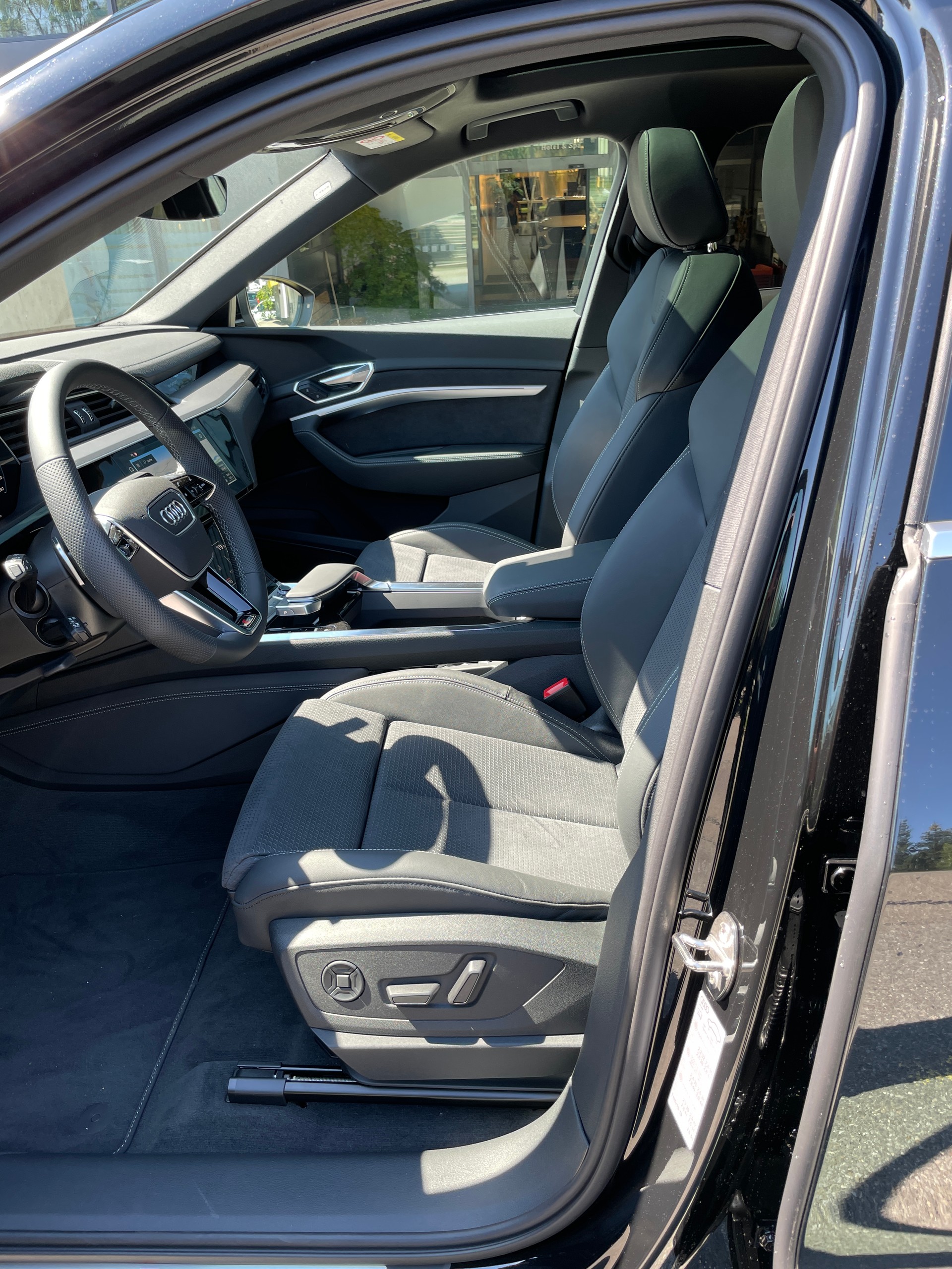 AUDI e-tron 50 Sportback quattro-image-11