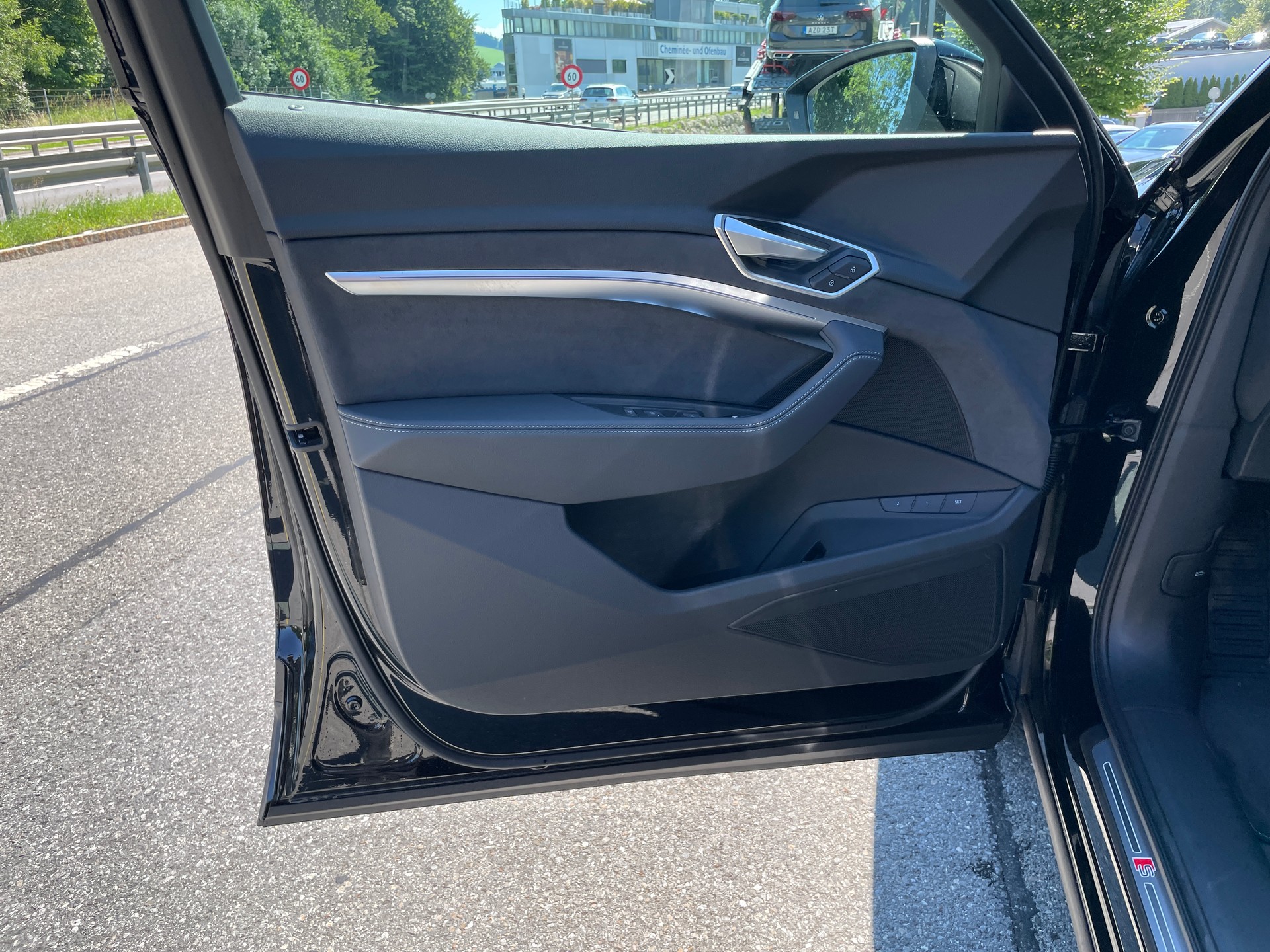 AUDI e-tron 50 Sportback quattro-image-10