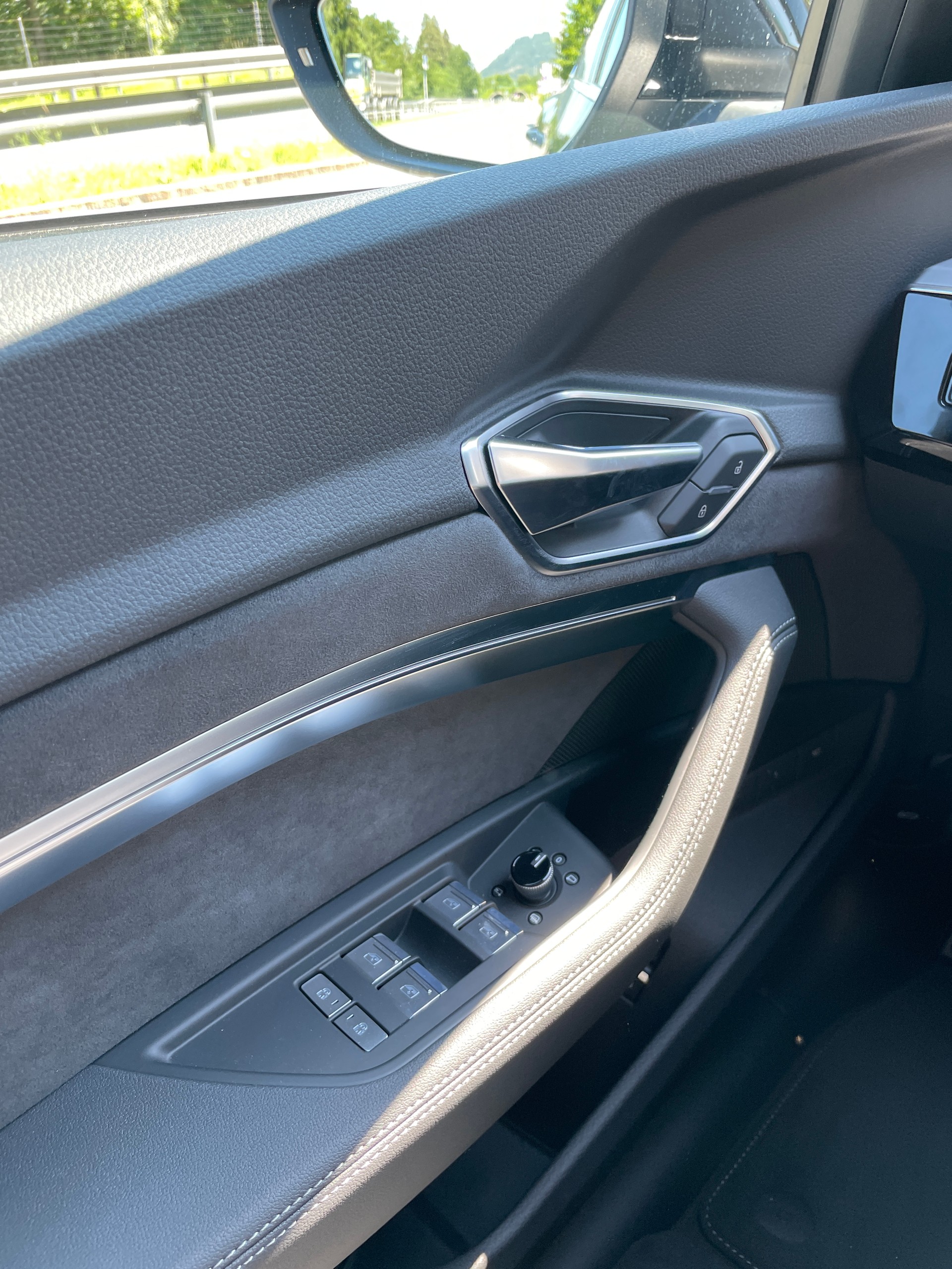 AUDI e-tron 50 Sportback quattro-image-25