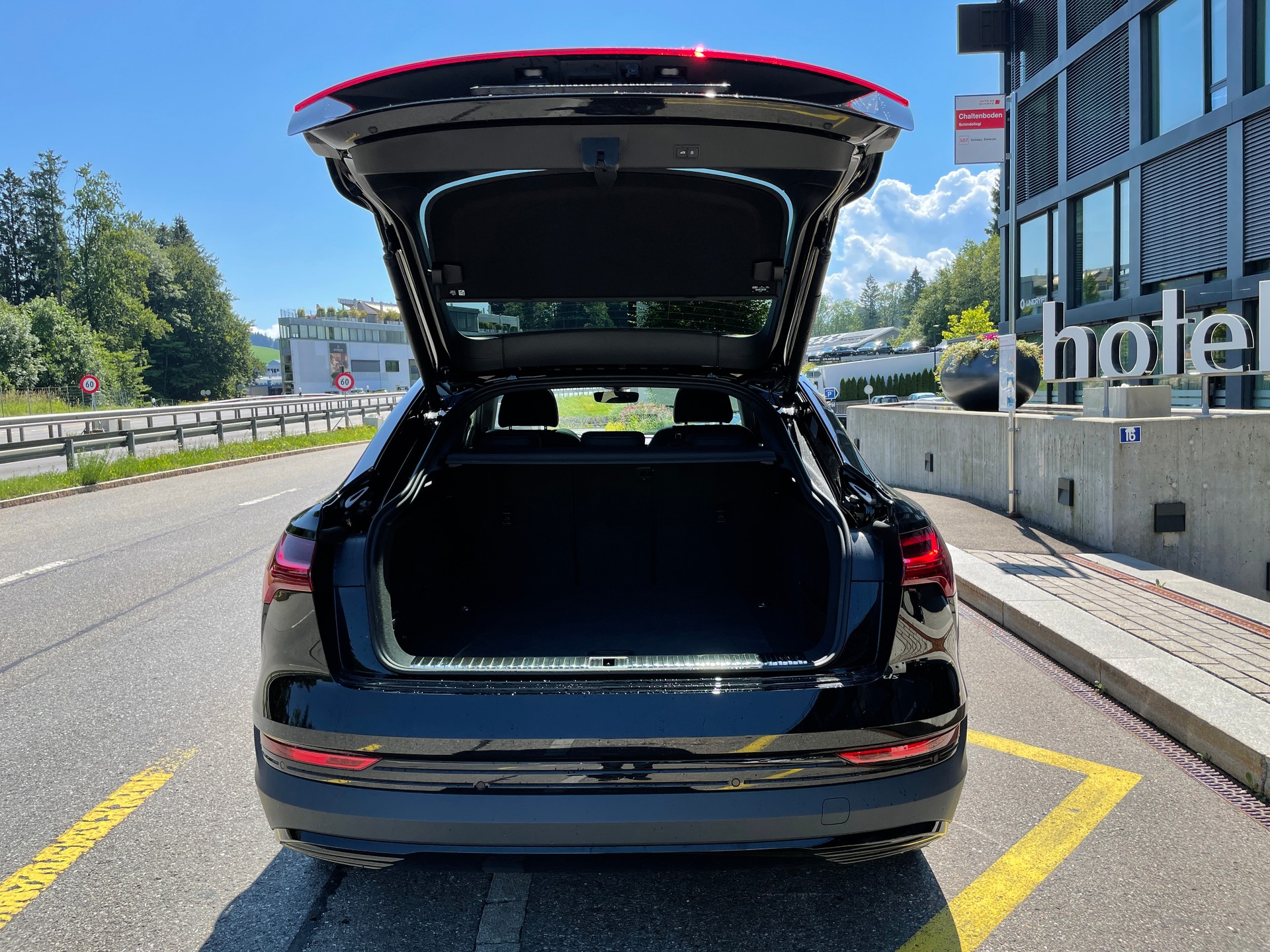 AUDI e-tron 50 Sportback quattro-image-6